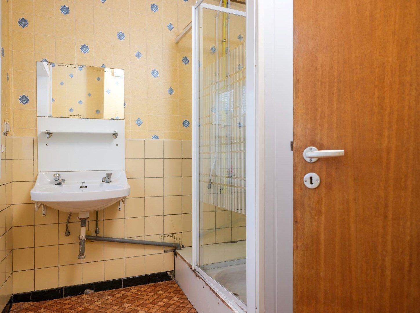 Charmante halfopen woning met potentieel in het hart van Zwankendamme foto 12