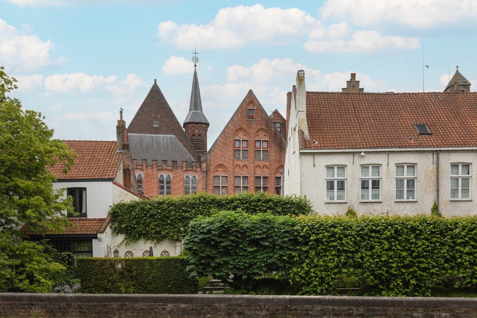 Steeds vernieuwend appartement met zonneterras en prachtig zicht op de Augustijnrei in hartje Brugge. foto 24