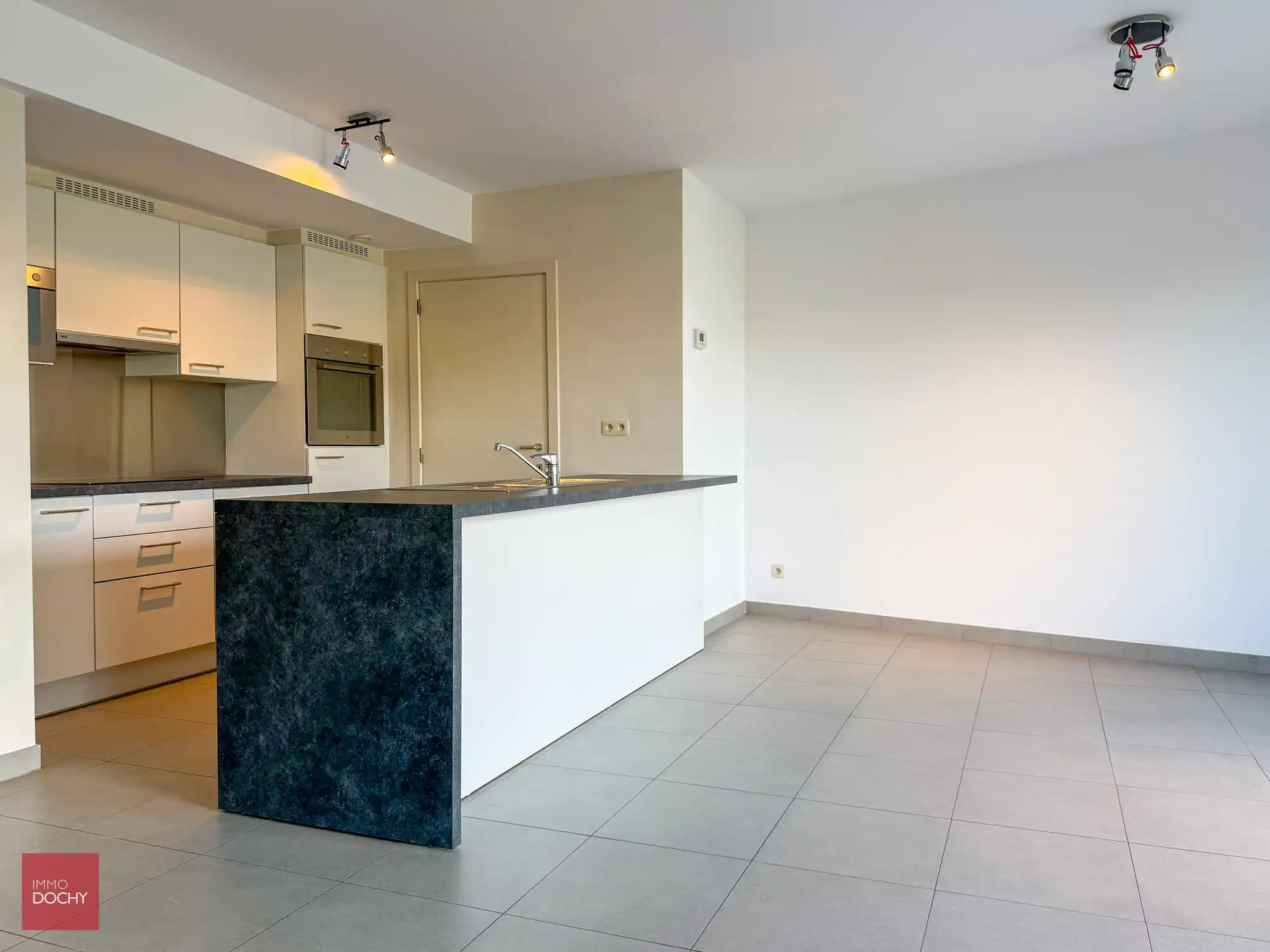 Mooi instapklaar gelijkvloers appartement met tuin en garage in centrum | Churchillstraat foto 9
