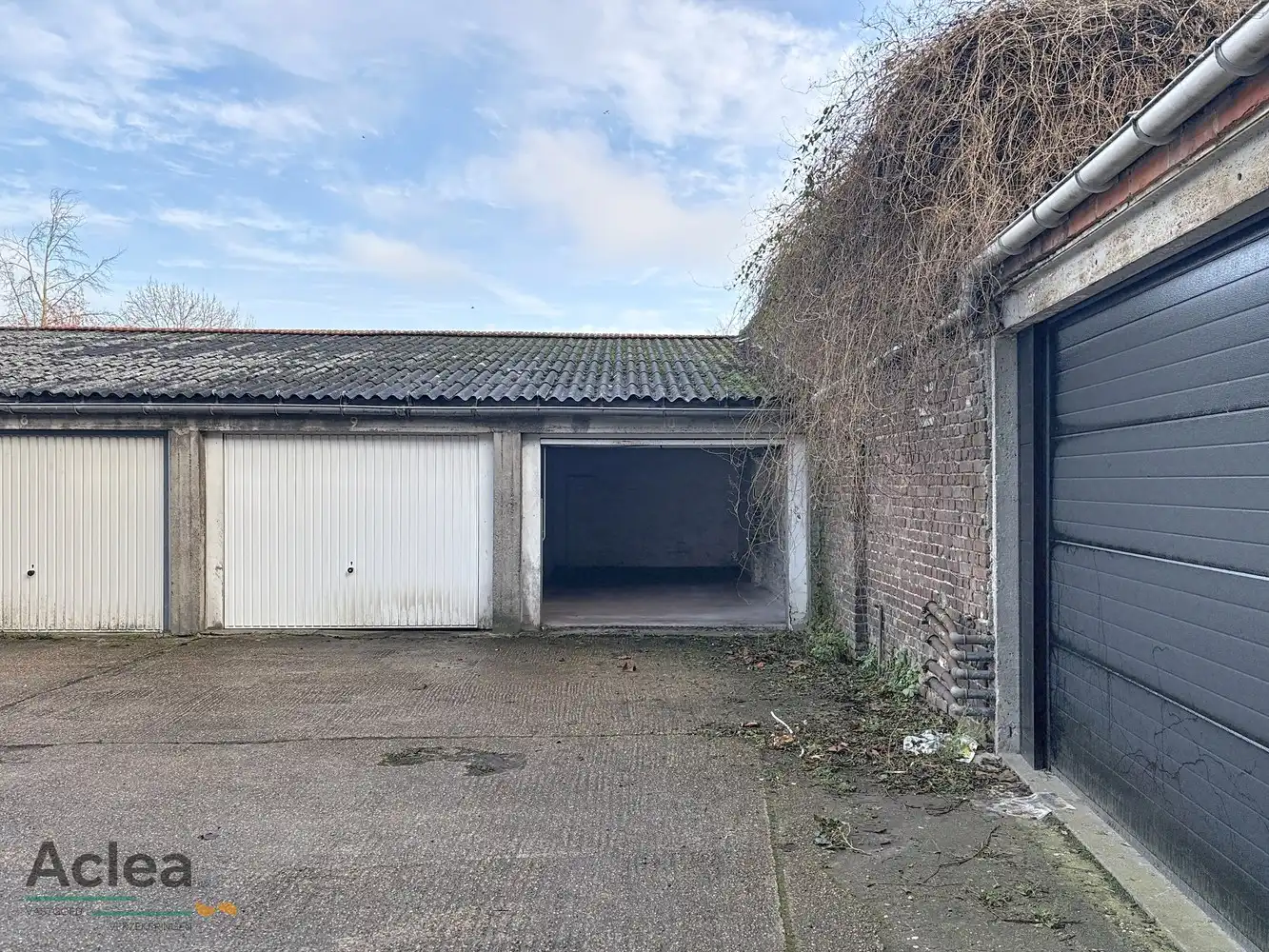 Garagebox in centrum van Eeklo foto {{pictureIndex}}
