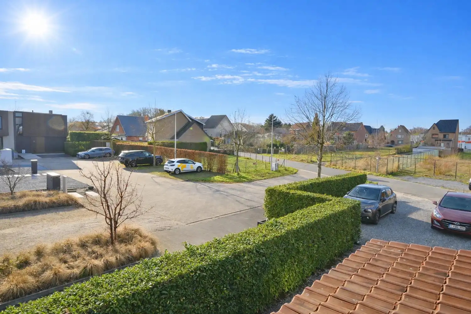 Gerenoveerde halfvrijstaande woning met patio-tuin en prachtig bijgebouw, in het hart van Neerharen foto 2