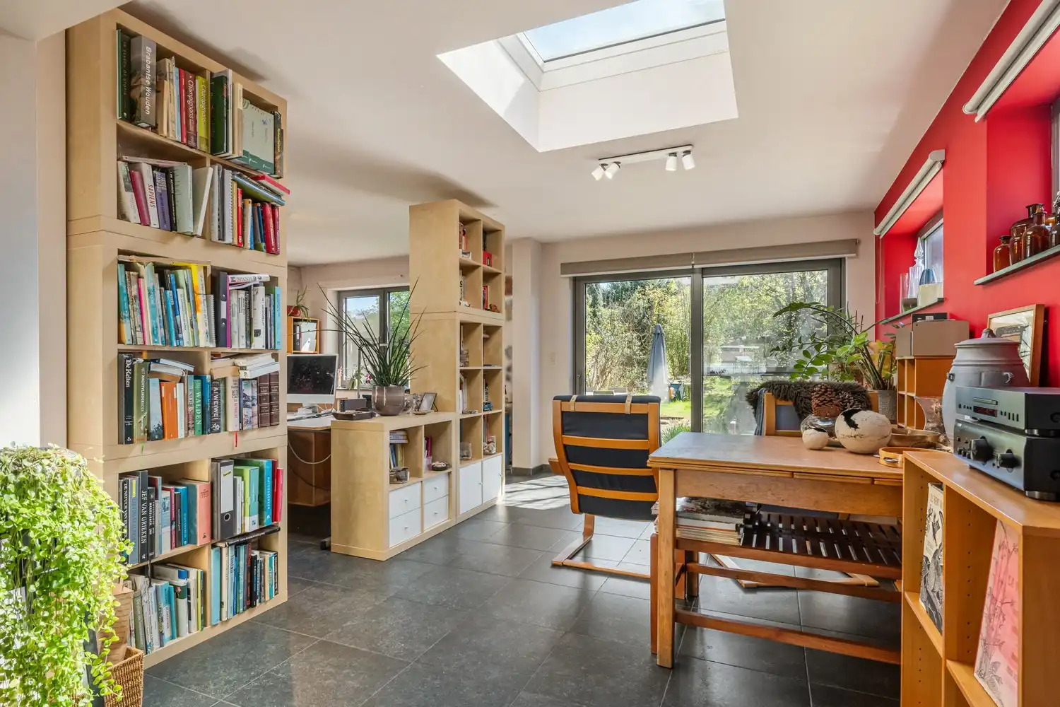 Goed gelegen en energiezuinige woning met 4 slaapkamers, een oprit met een garage en een tuin op de grens van Kessel-Lo en Holsbeek! foto 6