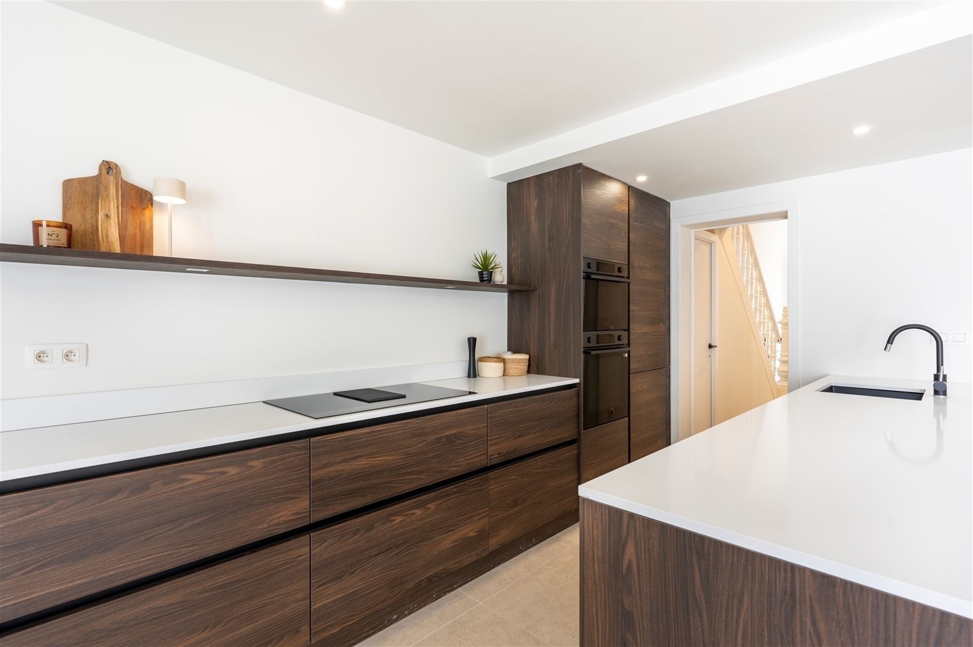 Ruime gerenoveerde woning met tuin foto 9