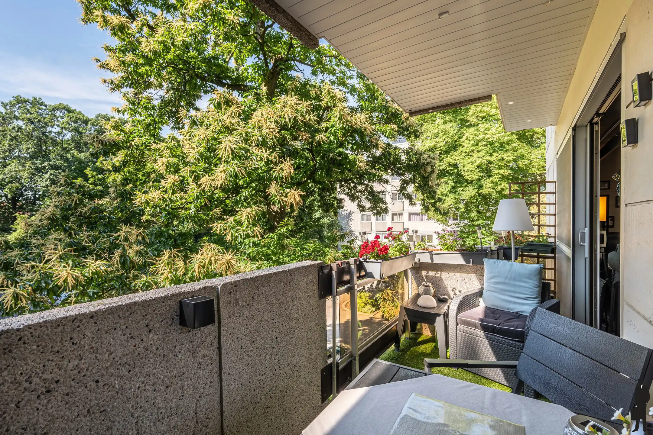 Ruim 3-slaapkamerappartement in groen woonpark foto 2