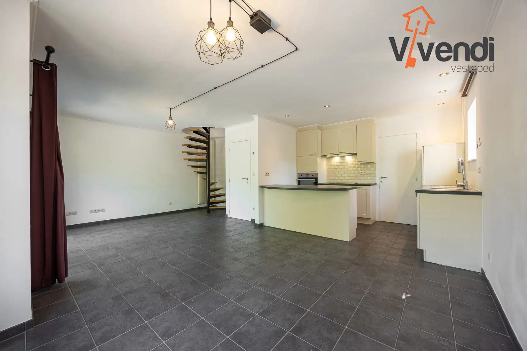 Ruime en lichtrijke duplex met 3 slpk inclusief 1 garagebox! foto 4