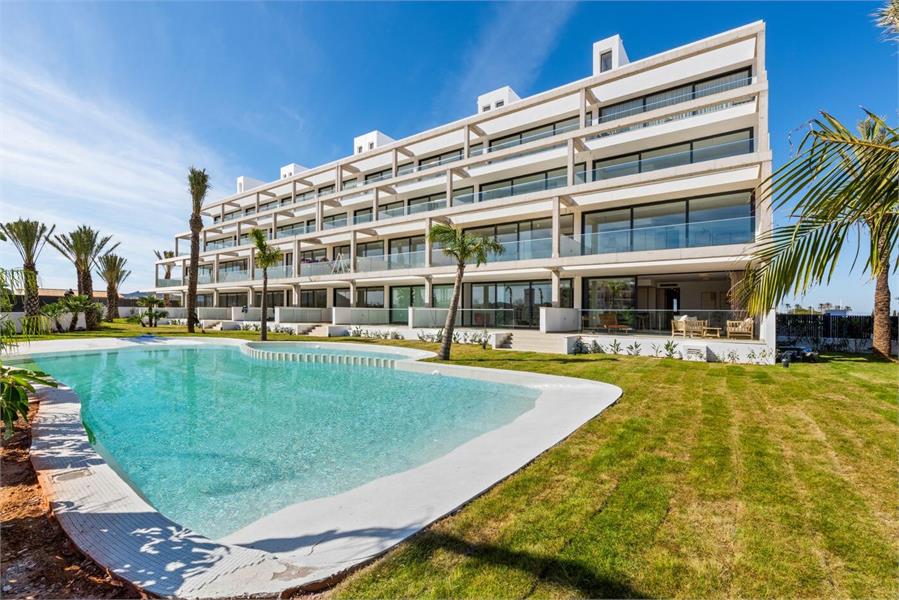 Modern nieuwbouwproject nabij de Mar Cristal met prachtige zandstranden. foto {{pictureIndex}}