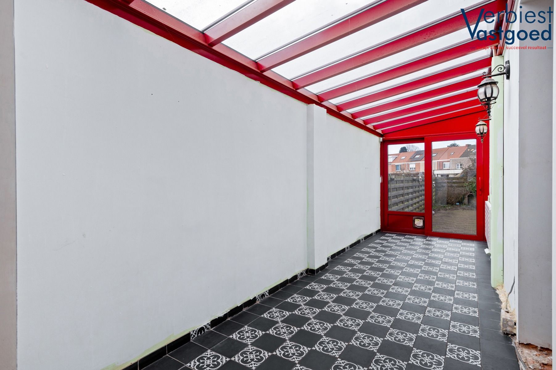 Charmante en Instapklare Woning met Unieke Tuin in Ekeren. foto 12