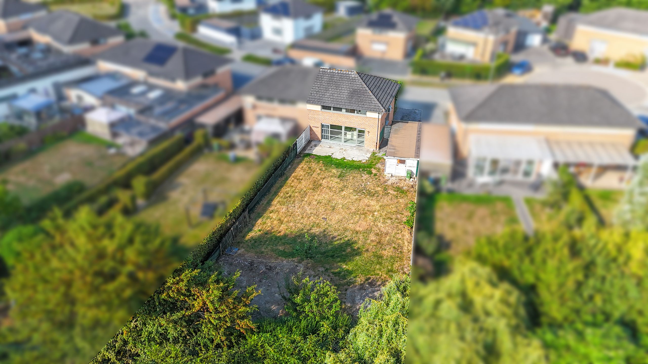 Te renoveren woning met grote tuin in doodlopende straat! foto 7