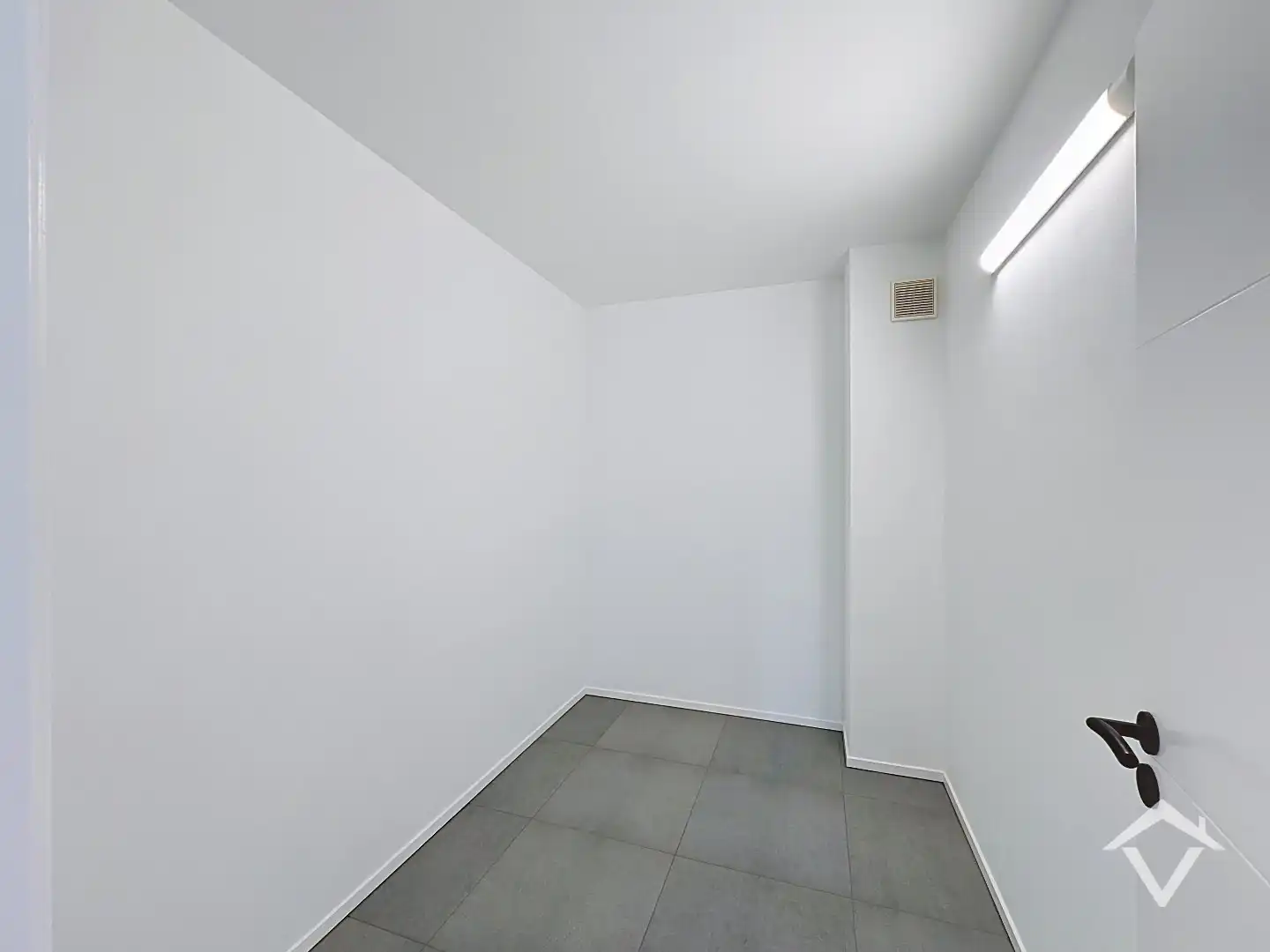 VOLLEDIG VERNIEUWD APPARTEMENT MET AUTOSTAANPLAATS OP EEN TOPLOCATIE IN KOKSIJDE foto 25