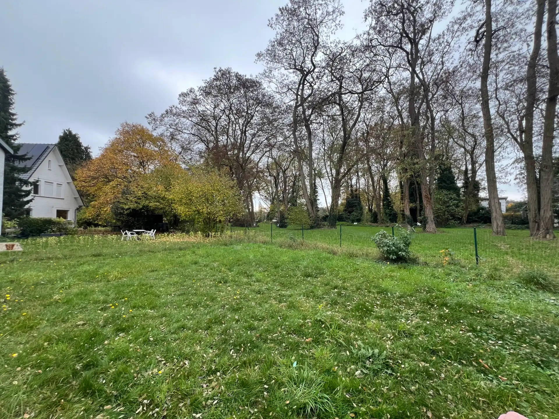 Hoofdfoto van de publicatie: Ruime deels gerenoveerde villa met eclectische architectuur 