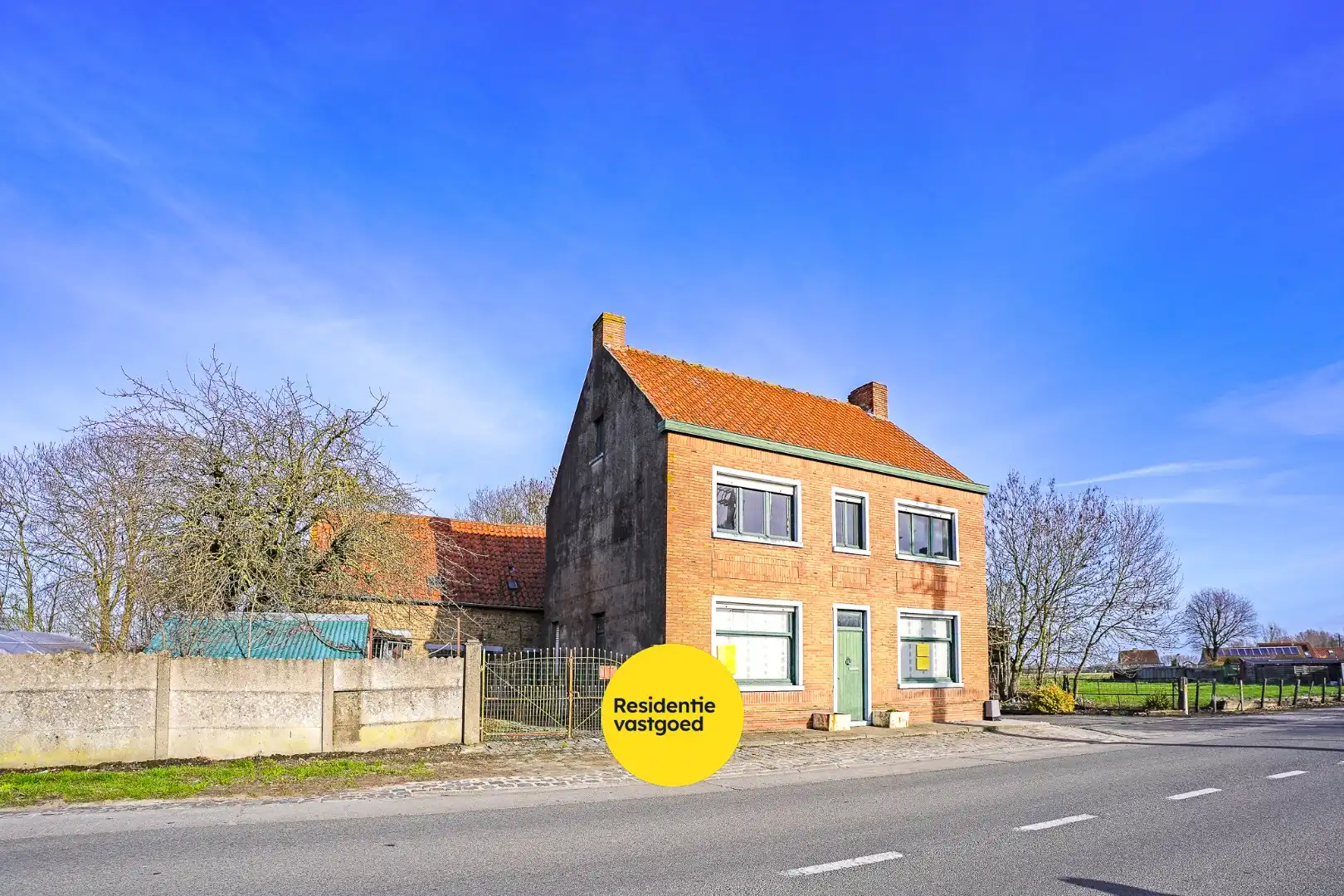 Te renoveren woning met 5 slaapkamers op 8.102 m²  te Diksmuide! foto 2