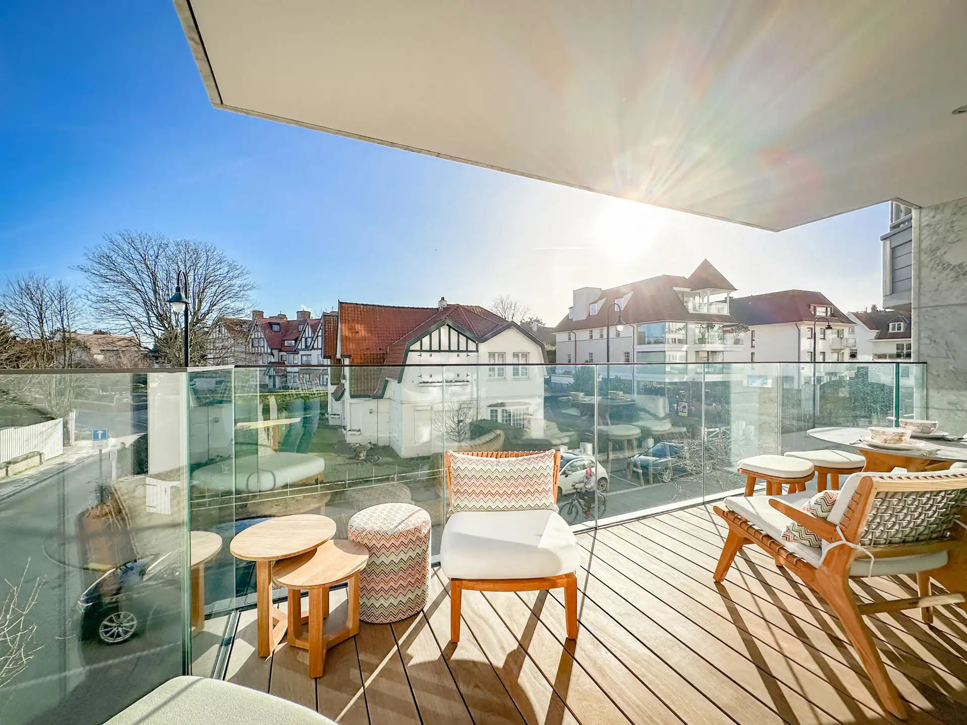 Subliem nieuwbouwappartement in het Zoute met zonnig terras foto {{pictureIndex}}