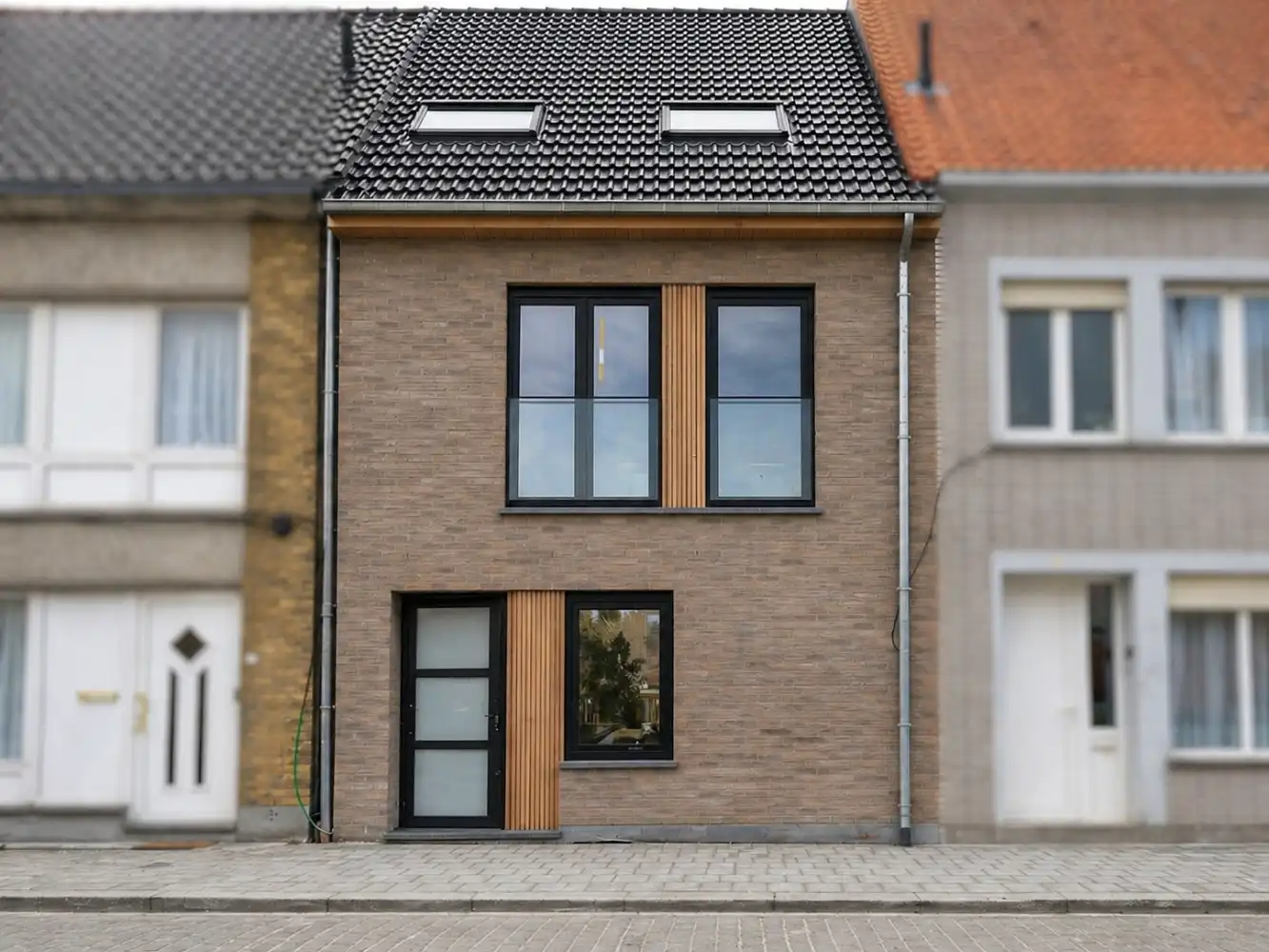 Nieuwbouwwoning met 4 slaapkamers in Mariakerke foto {{pictureIndex}}