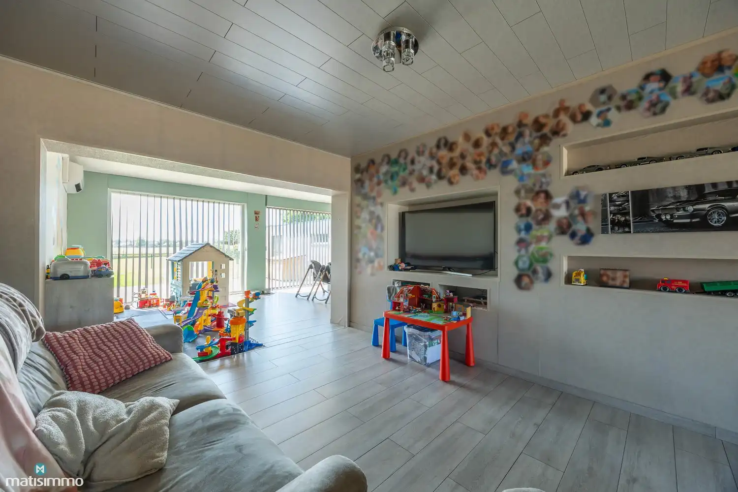 GROTENDEELS GERENOVEERDE EN ENERGIEZUINIGE GEZINSWONING MET ZUIDGERICHTE TUIN VAN 832M² EN GARAGE VAN 73 M² foto 5