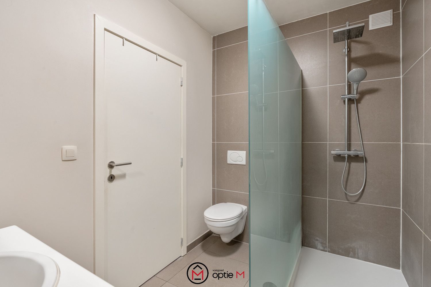 GELIJKVLOERS APPARTEMENT IN BILZEN foto 10