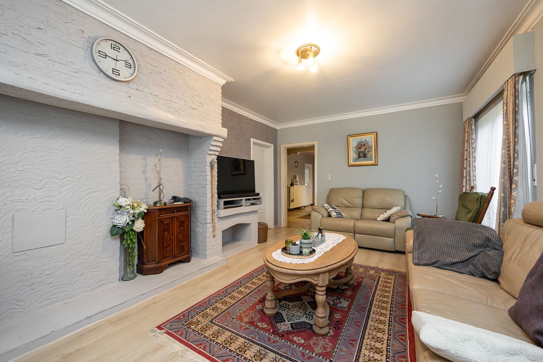 Het betreft een gerenoveerde laagbouwwoning in het centrum van Oud-Turnhout op een perceel van ca 600 m². foto 4