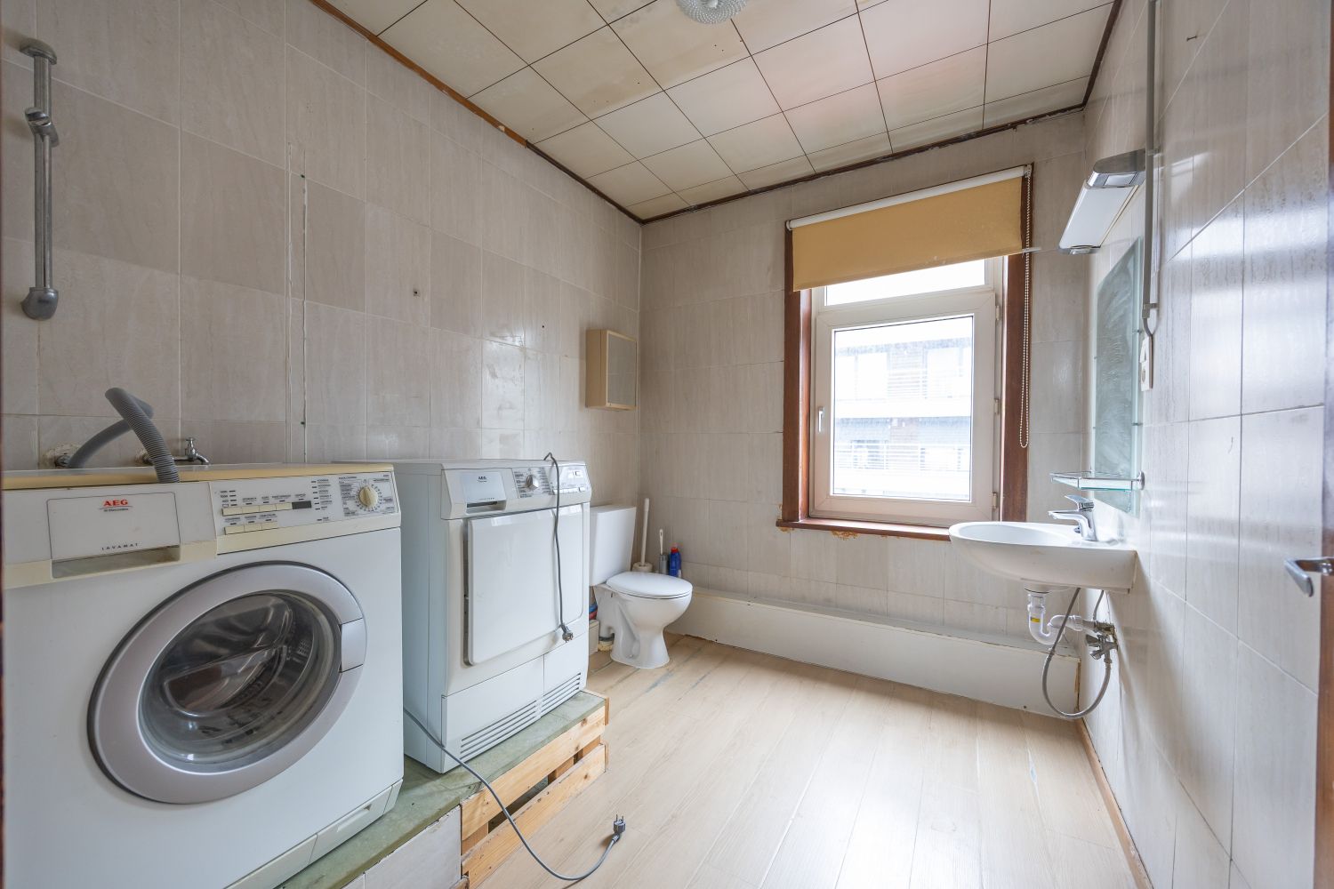 Ruime te renoveren woning met zonnige tuin en tal van mogelijkheden. foto 43
