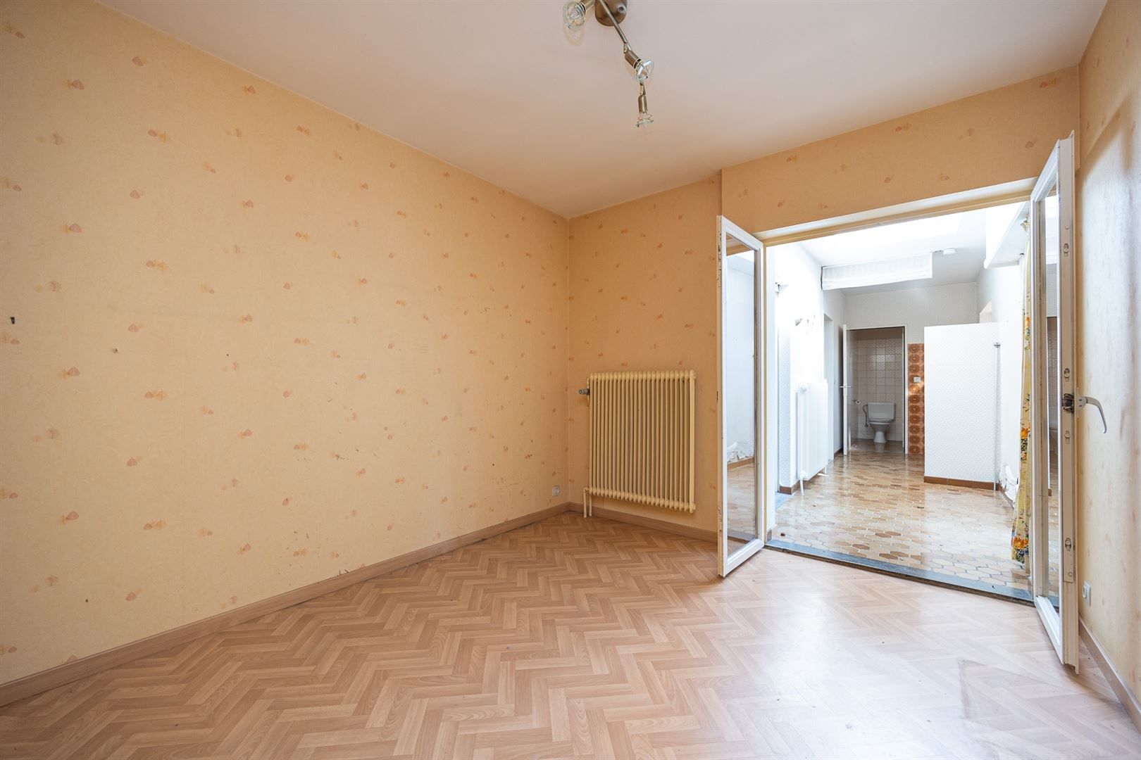 Te renoveren laagbouwvilla met Engelse tuin foto 16