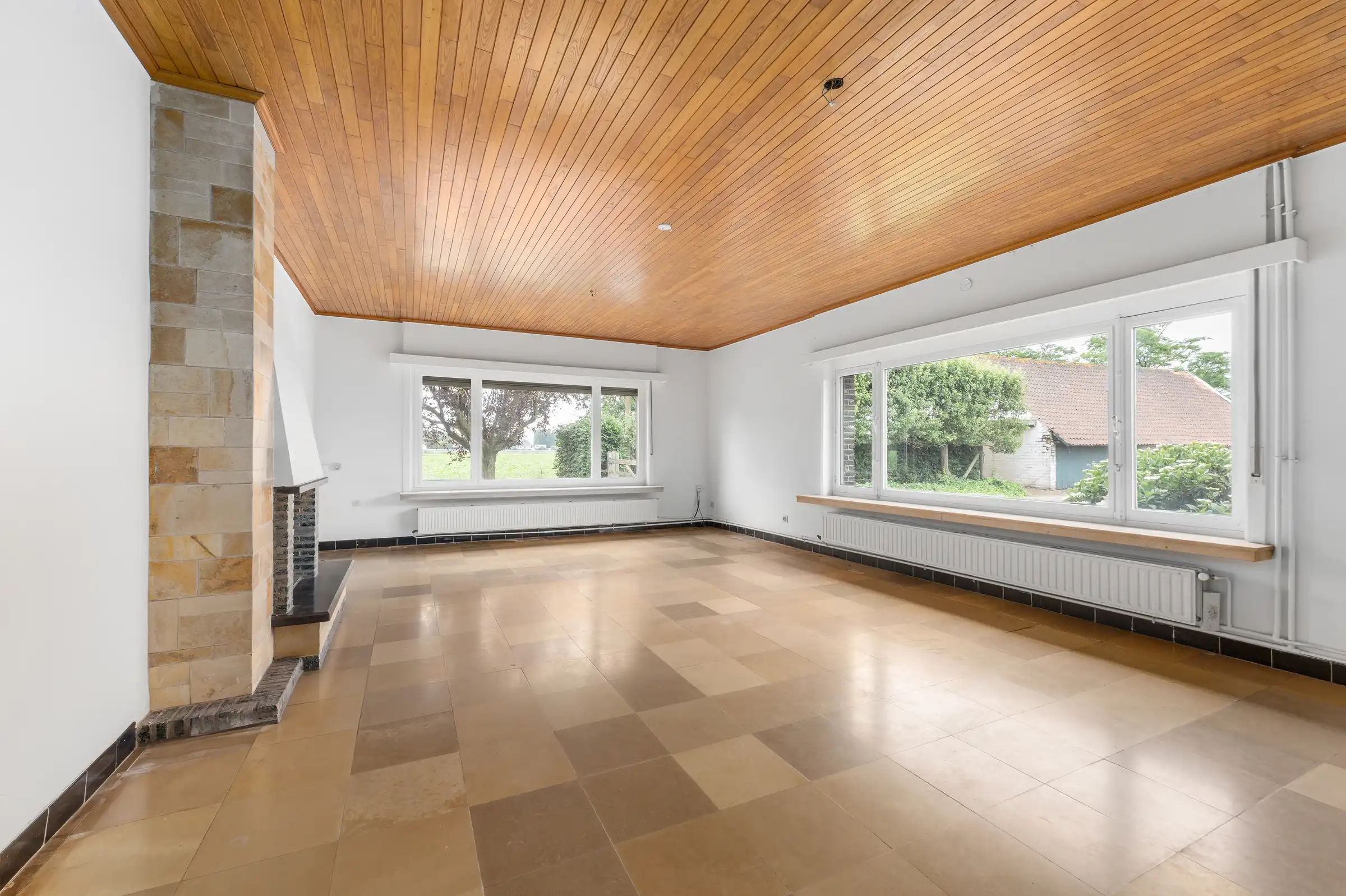 Unieke landwoning met schuur te koop op 6.810m² foto 6
