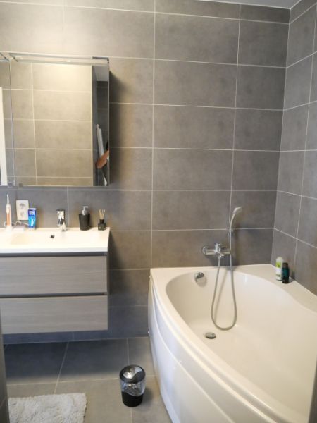 Dakappartement met 2 slaapkamers, groot terras en garage te huur in Tiegem foto 15