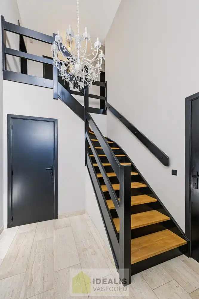 IDEALIS VASTGOED – EEN AANGENAME VRIJSTAANDE WONING MET EEN NIEUWE KEUKEN EN BADKAMER, EEN HEERLIJK RUIME WOONKAMER MET SPEKSTEENKACHEL, EEN EXTRA RUIME VERANDA (VOLLEDIG AF TE SLUITEN MET GLAZEN PUIEN), 3 SLAAPKAMERS, EEN EXTRA MULTIFUNCTIONELE RUIMTE (INGERICHT ALS KANTOOR MET APARTE INGANG) OP EEN RIANT PERCEEL VAN 14A 51CA, VOLLEDIG OMHEIND, VOORZIEN VAN VOLDOENDE PARKEERRUIMTE EN EEN PRACHTIGE CARPORT VOOR 2 WAGENS! foto 28