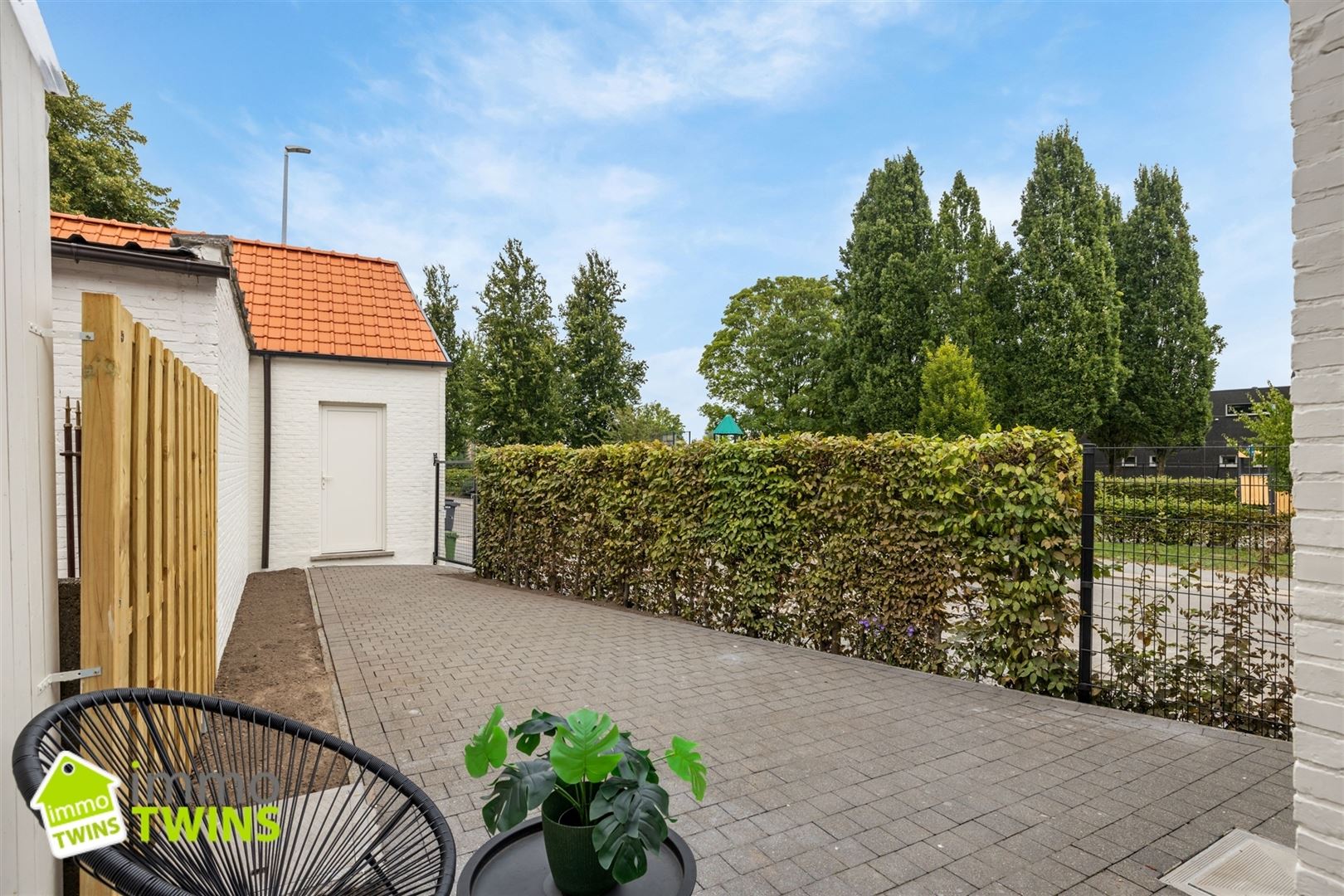 Volledig gerenoveerde halfopen woning met garage in het hart van Kemzeke foto 19