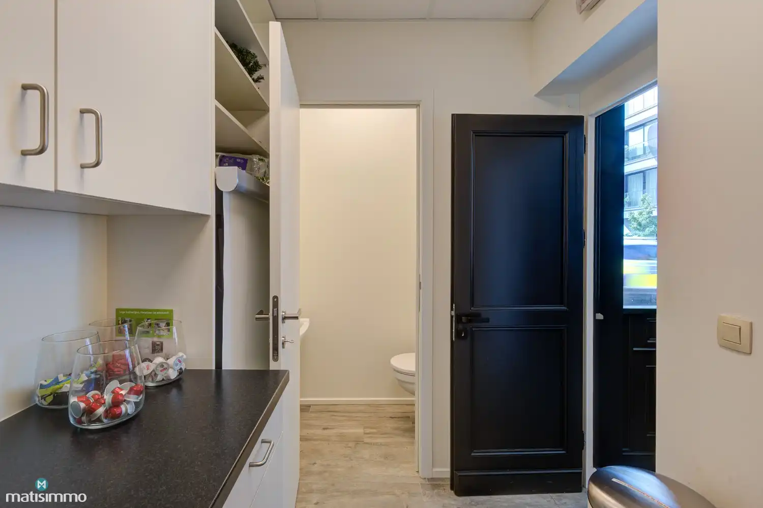 INSTAPKLAAR HANDELSPAND/KANTOORRUIMTE MET EEN UITSTEKENDE LIGGING TE HASSELT foto 12