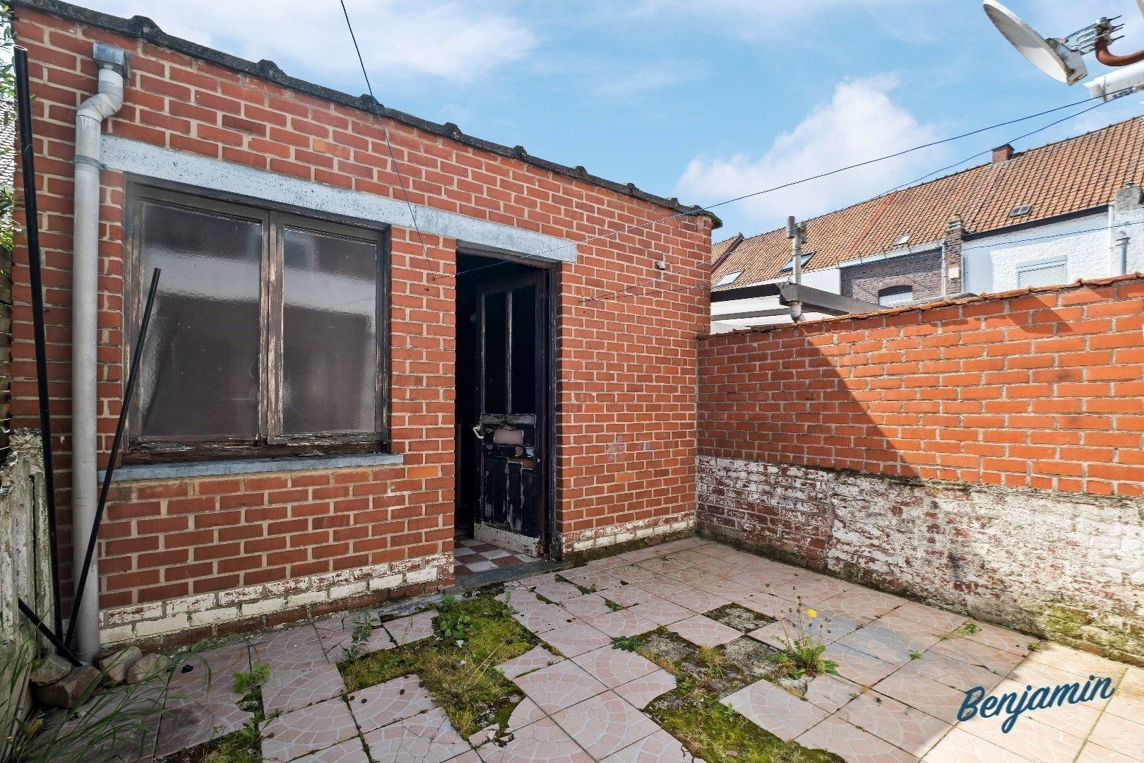 Lichtrijke rijwoning met twee slaapkamers, koertje en ruime zolder te Menen foto 9