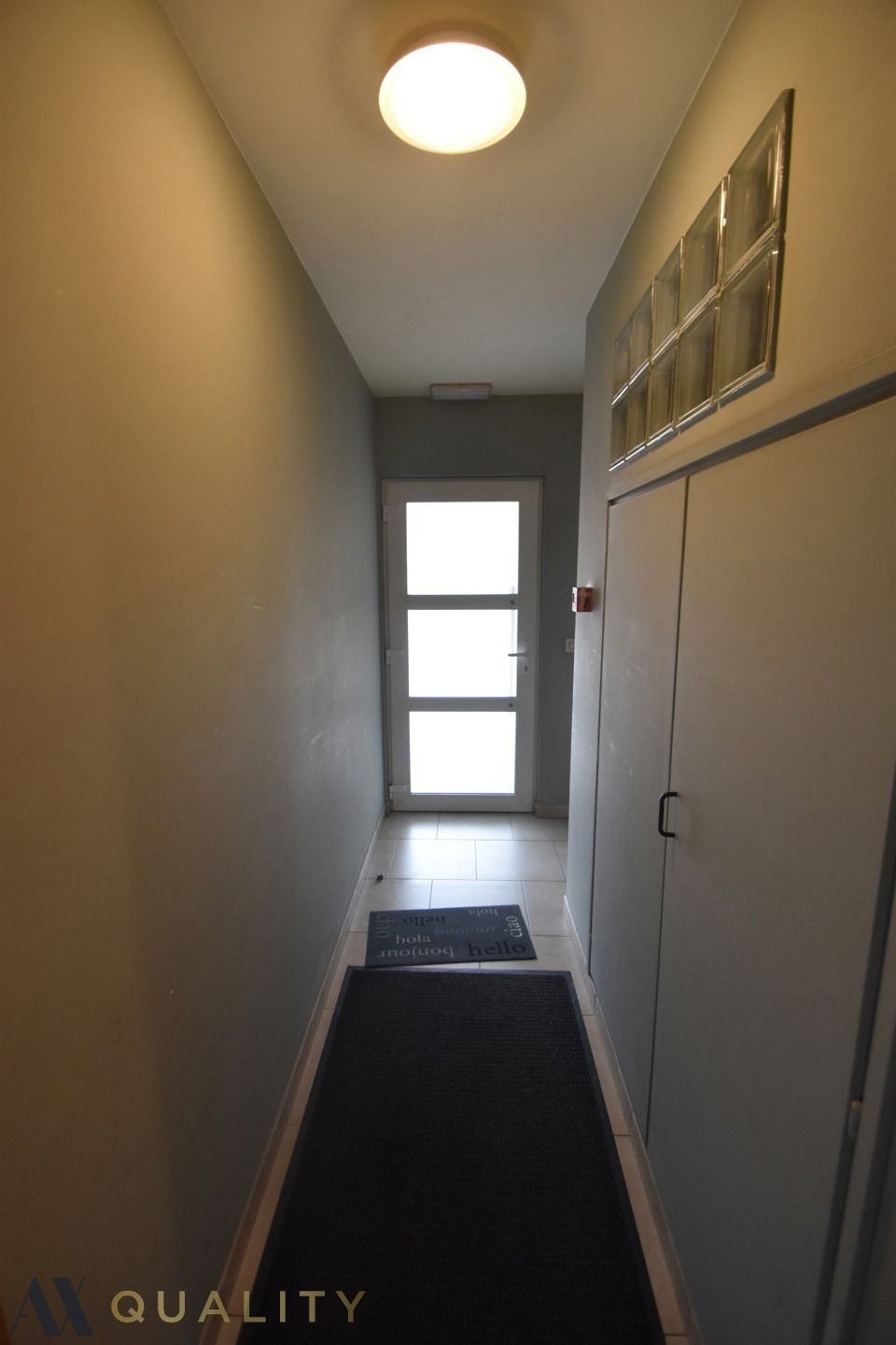 Modern, bemeubeld 1 slpk. appartement met ruim terras en mog. tot huren van een  garage aan 60 €/mnd foto 13