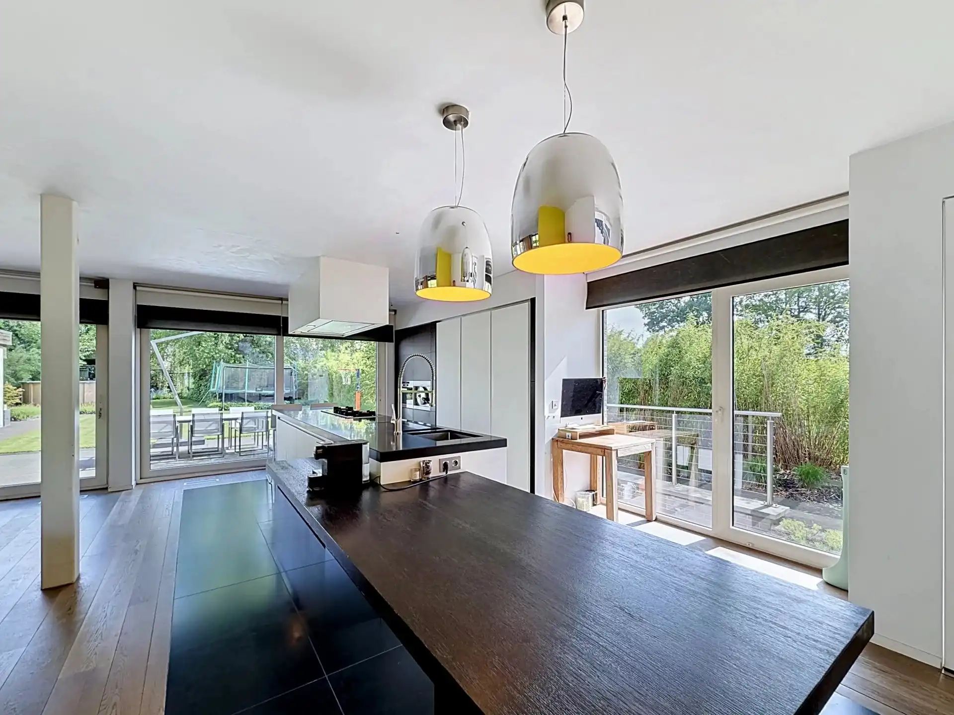 Moderne woning met 3 slaapkamers en praktijk of kantoorruimte op mooi perceel foto 13