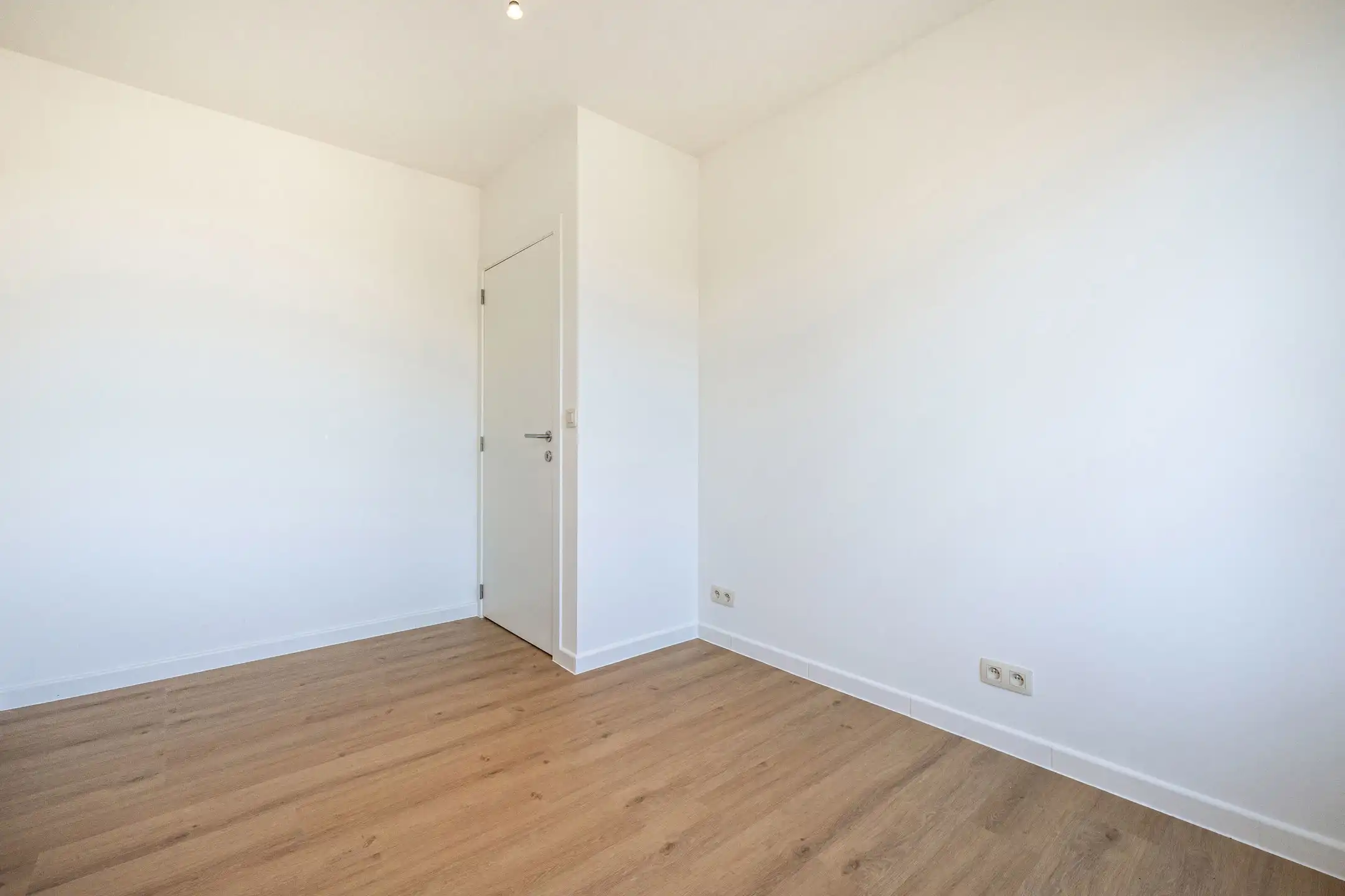 Gerenoveerd appartement met 2 slpkamers van ± 100m² foto 11