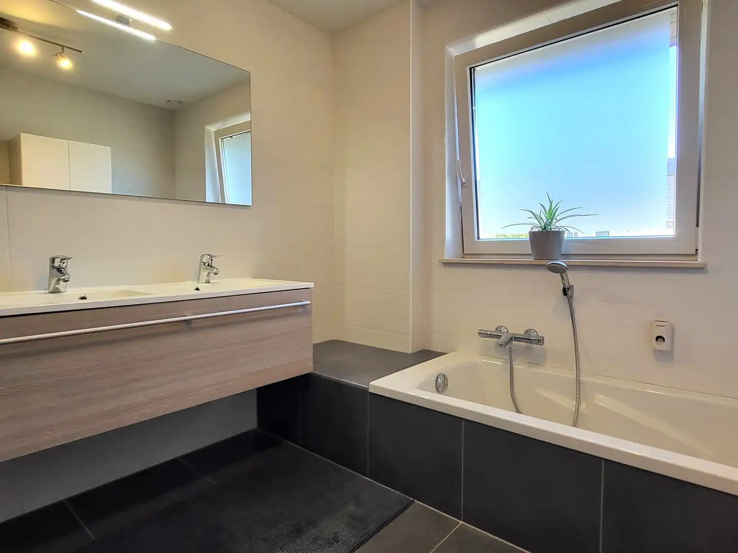 Moderne eengezinswoning (2016) met 3 slaapkamers, garage en ruime zolder in Zottegem. Perfect voor comfortabel wonen! foto 24