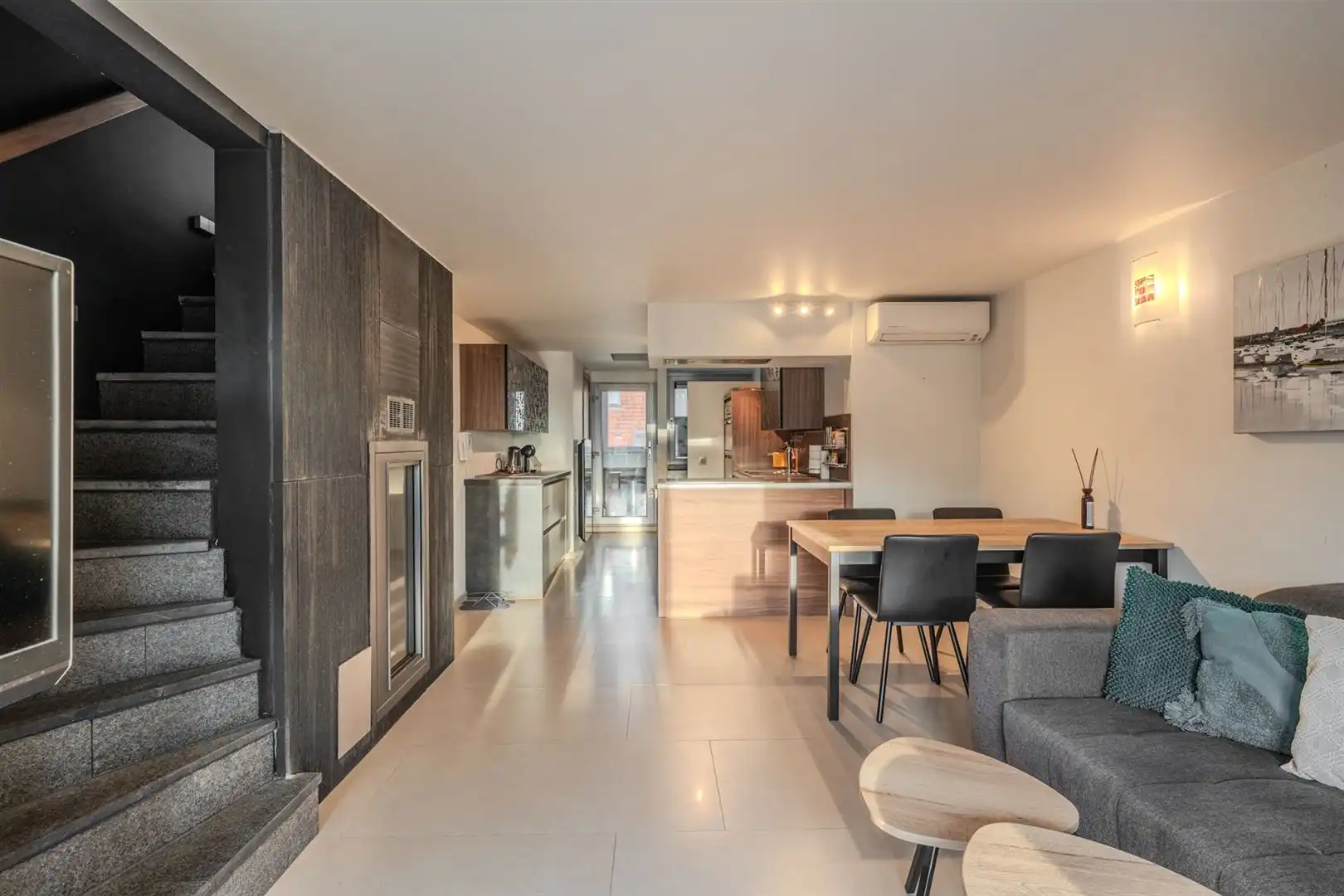 Instapklaar Duplexappartement in Centrum Middelkerk foto 2