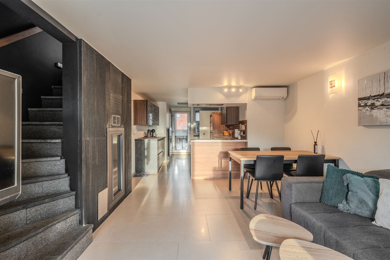 Instapklaar Duplexappartement in Centrum Middelkerk foto 2