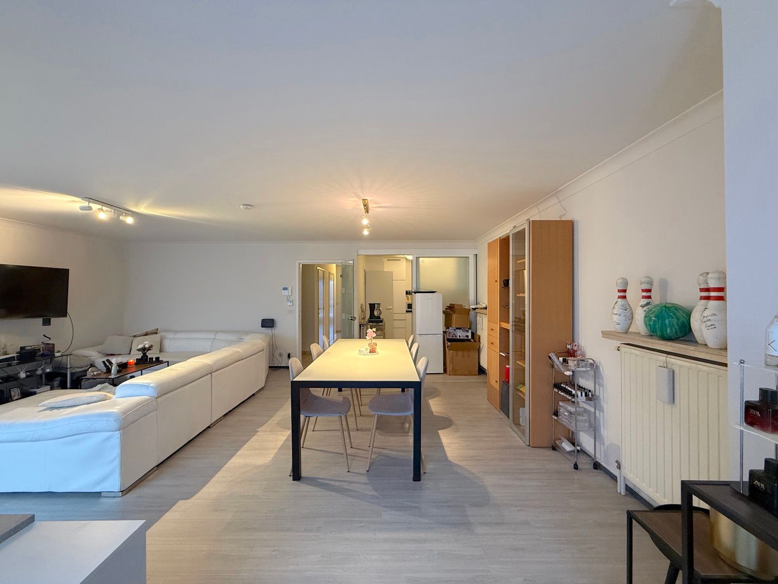 Ruim appartement met 2 slaapkamers, terras en garage foto 3