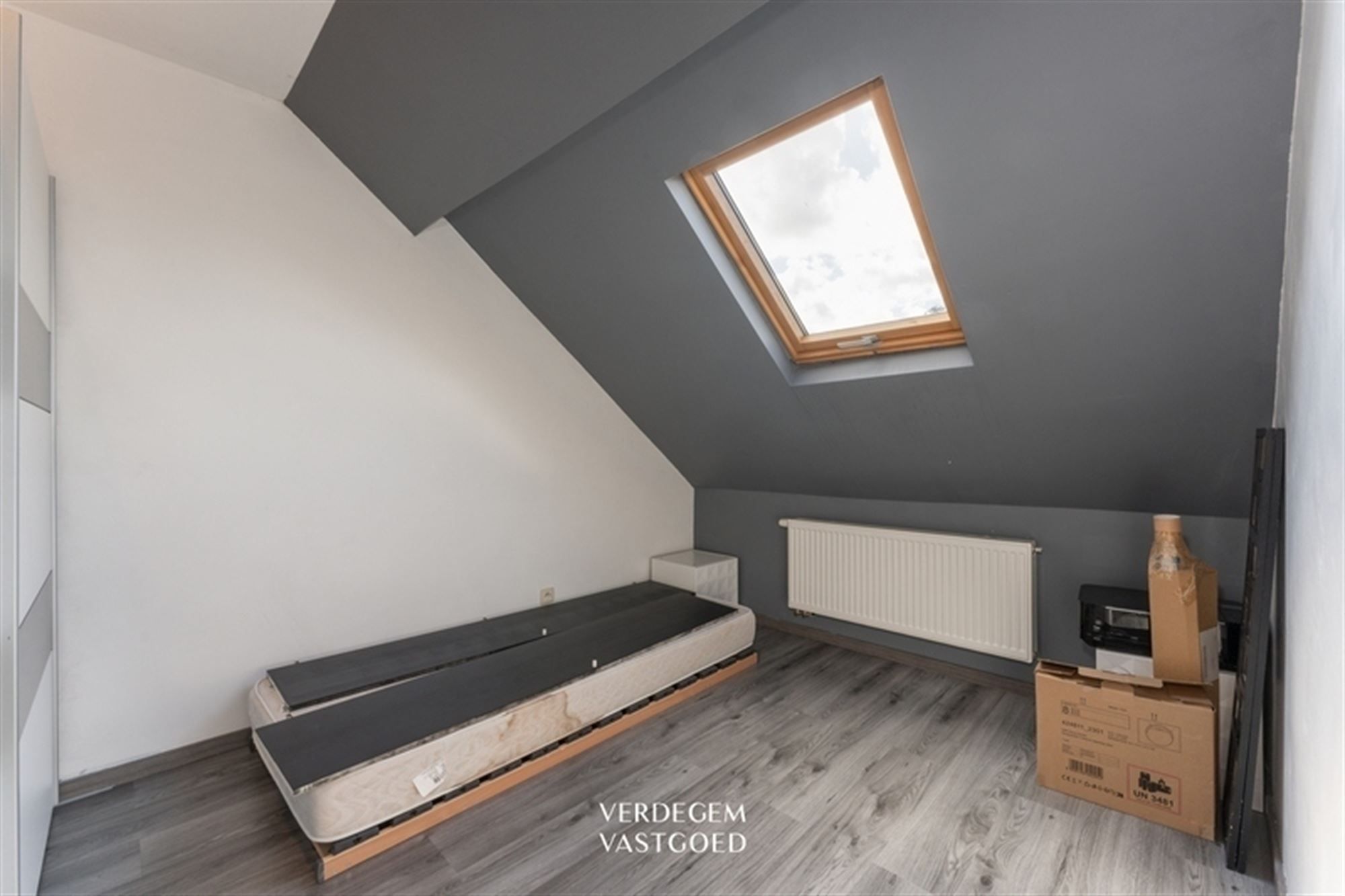 Zeer bereikbare gezinswoning met 4 slaapkamers en paadje naar zonnige tuin foto 14