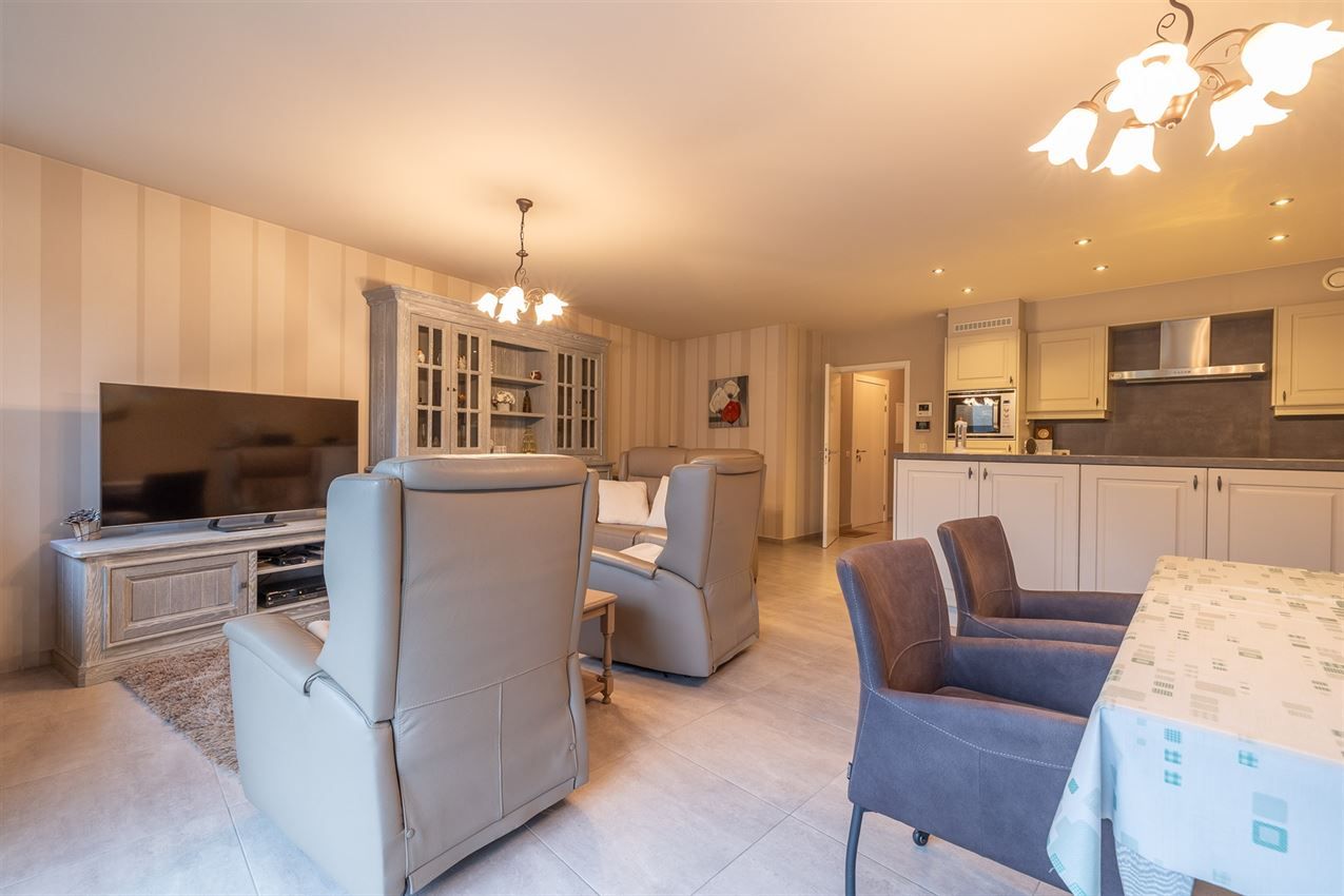 Gelijkvloers tweeslaapkamer appartement met terras en staanplaats in centrum  foto 5