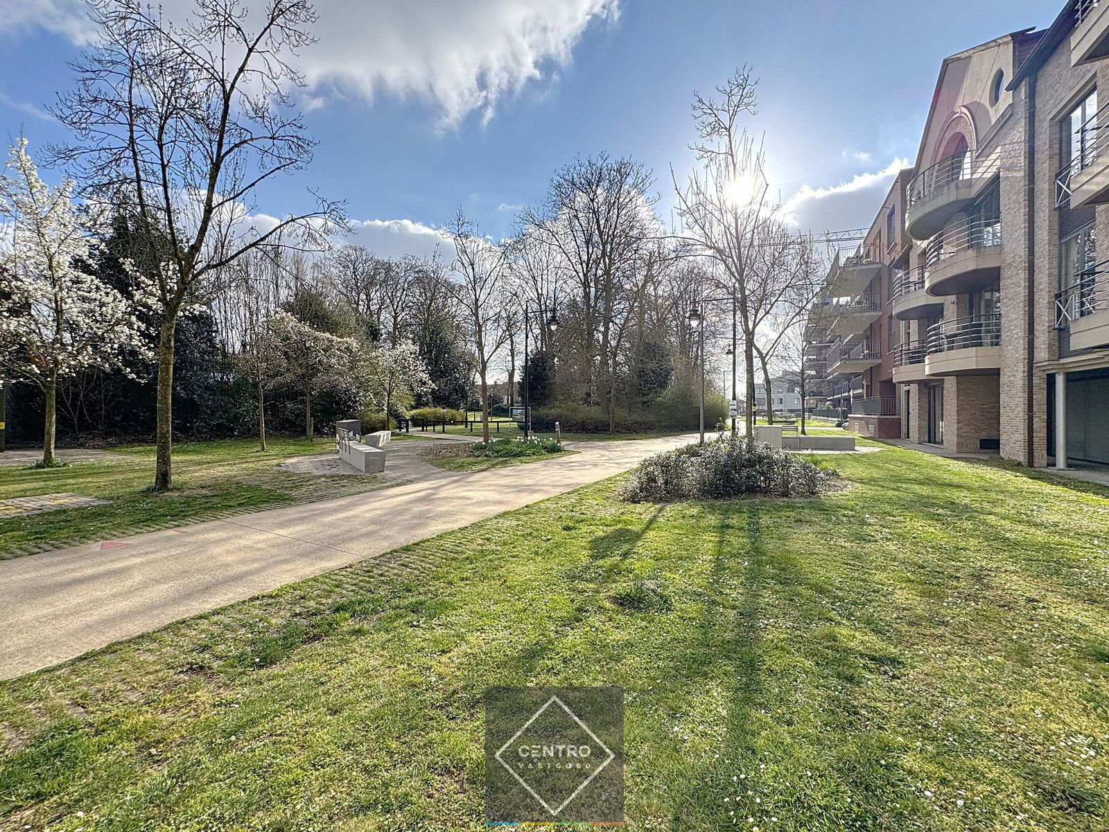 Centraal gelegen kantoor met mogelijkheid tot ruime garage! foto 12