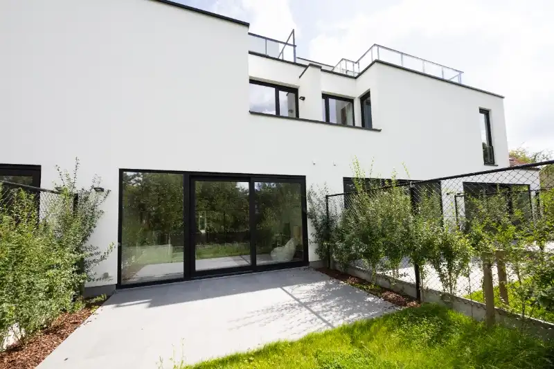 Gelijkvloers nieuwbouwappartement met tuin in centrum Tielt foto 11