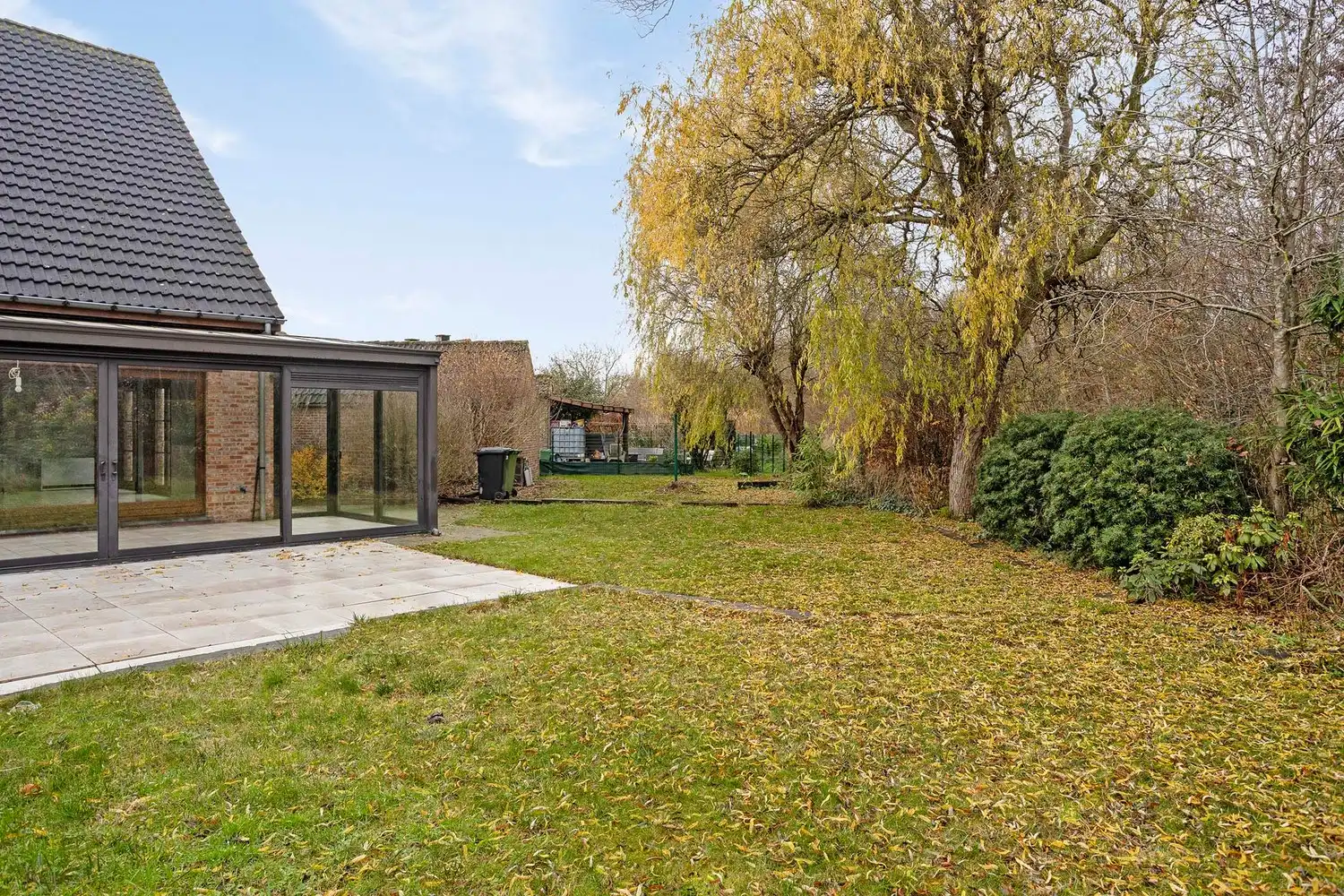 Ruime halfopen gezinswoning met 4 slaapkamers, garage en tuin gelegen in een residentiële straat te Drongen foto 12