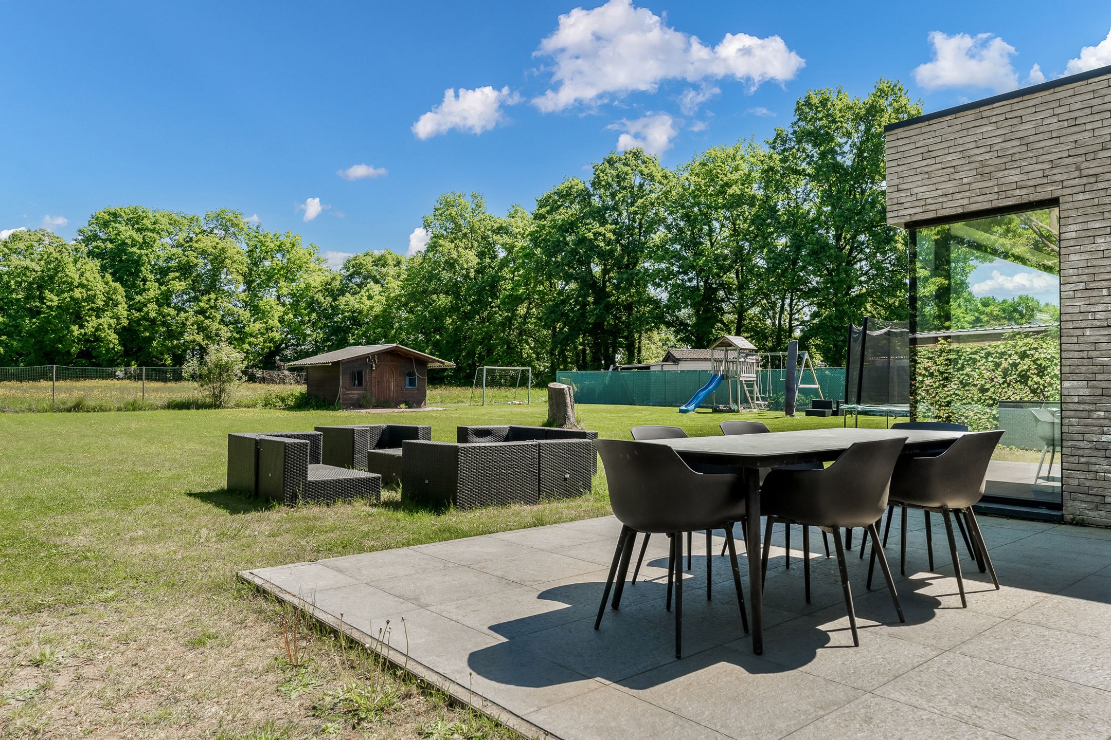Strakke architectuur en moderne luxe in Diepenbeek foto 28