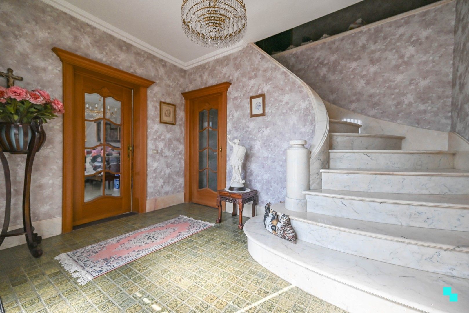 Karaktervolle woning met riante woonoppervlakte (267 m²) en tuin in Emelgem foto 2
