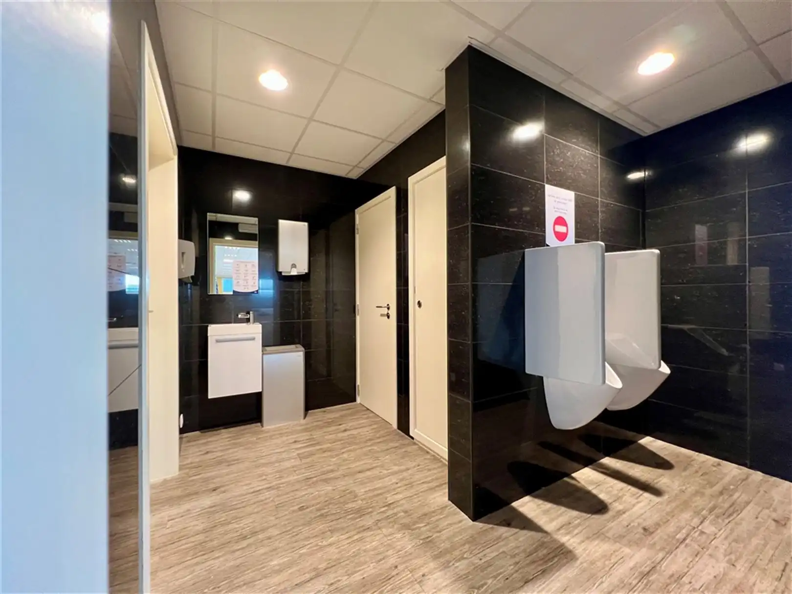 Afgewerkt kantoor aan de Gentse voorhaven foto 7