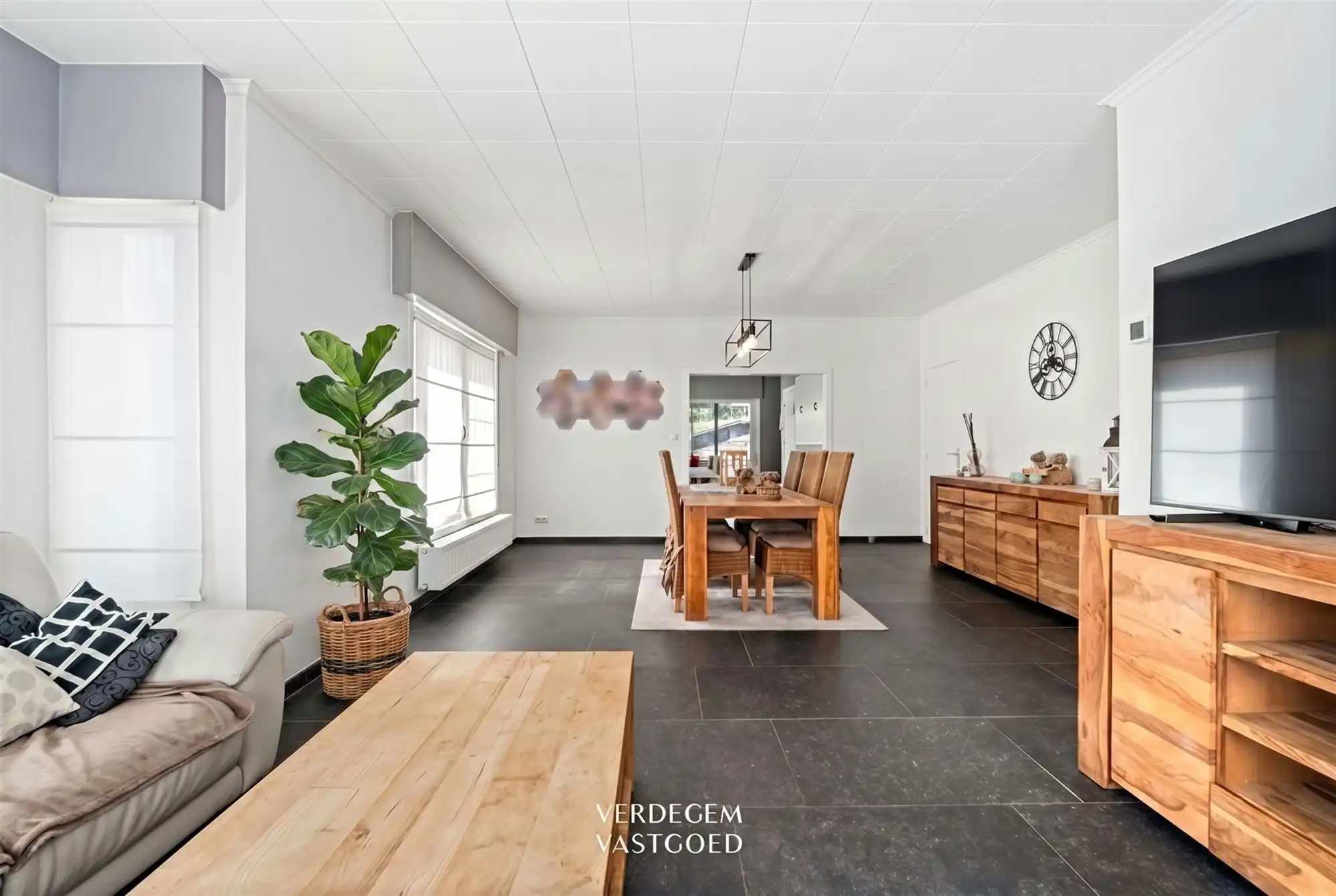 Ruim wonen met 4 slaapkamers, inpandige garage en tuin foto 2