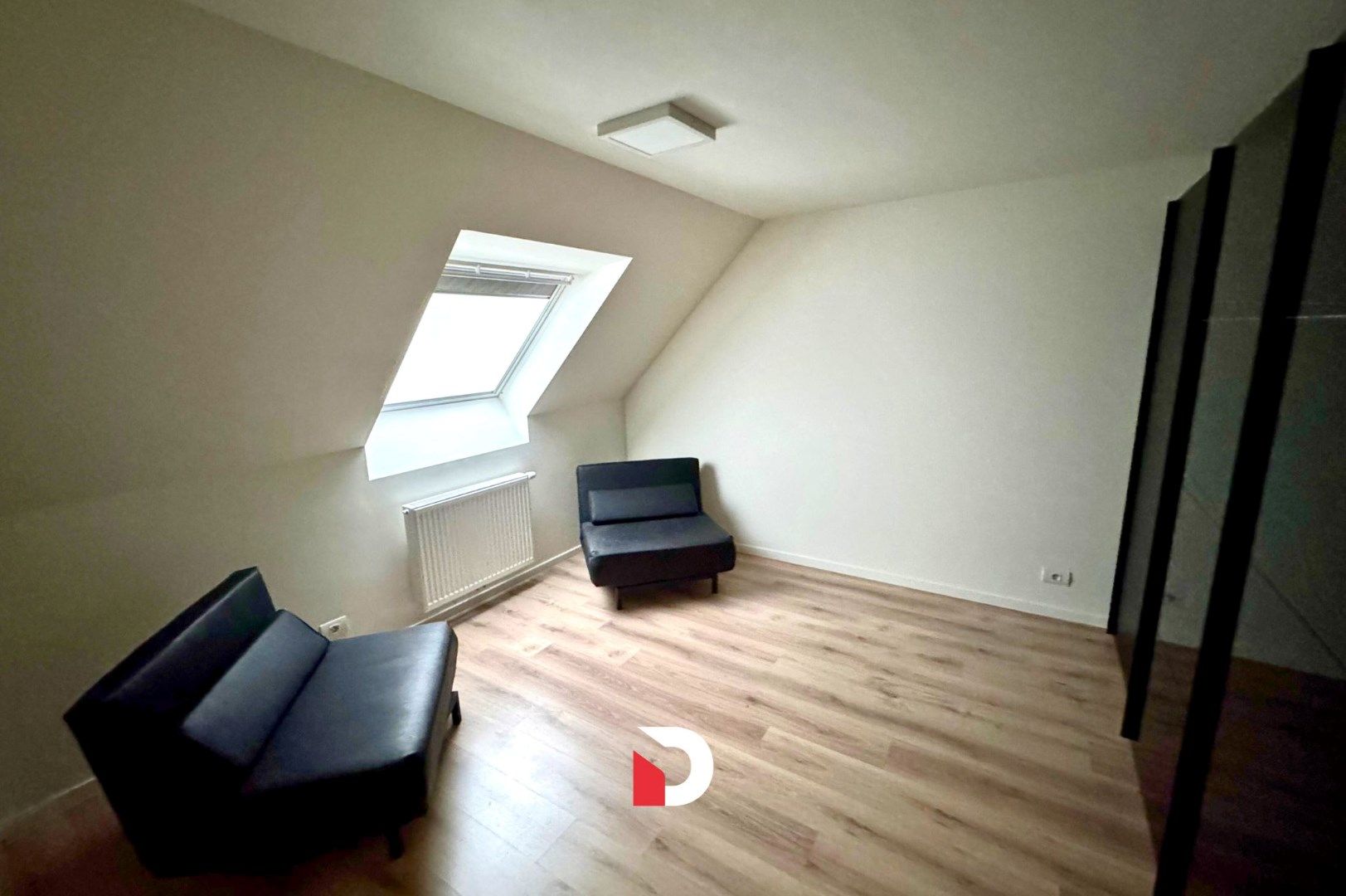 Recente woning met  3 slaapkamers, tuin en garage foto 6