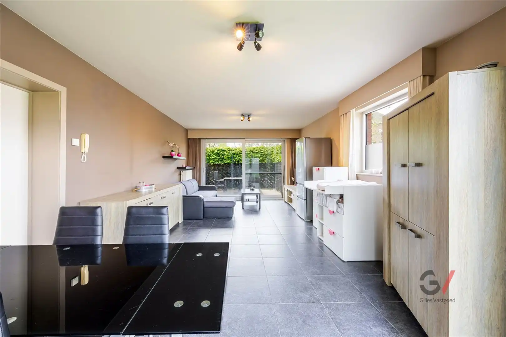 Appartement, incl. autostaanplaats en ruim terras foto 2