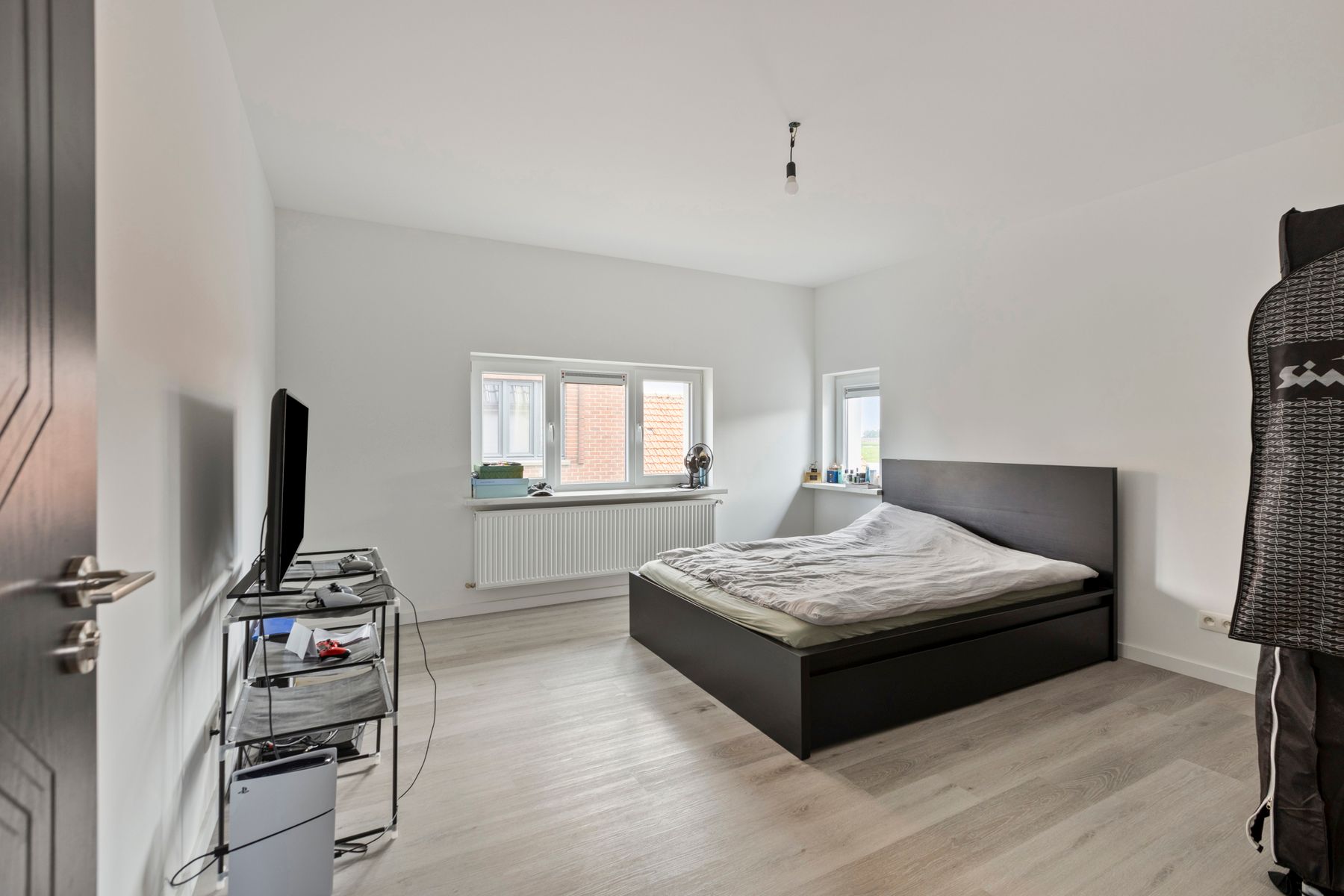 Gerenoveerde woning met drie slaapkamers foto 24