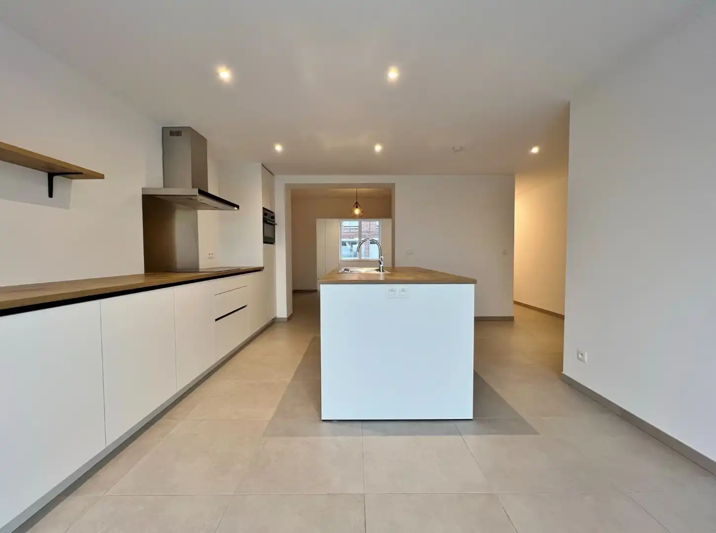 Volledig gerenoveerde woning met ruime tuin foto 5