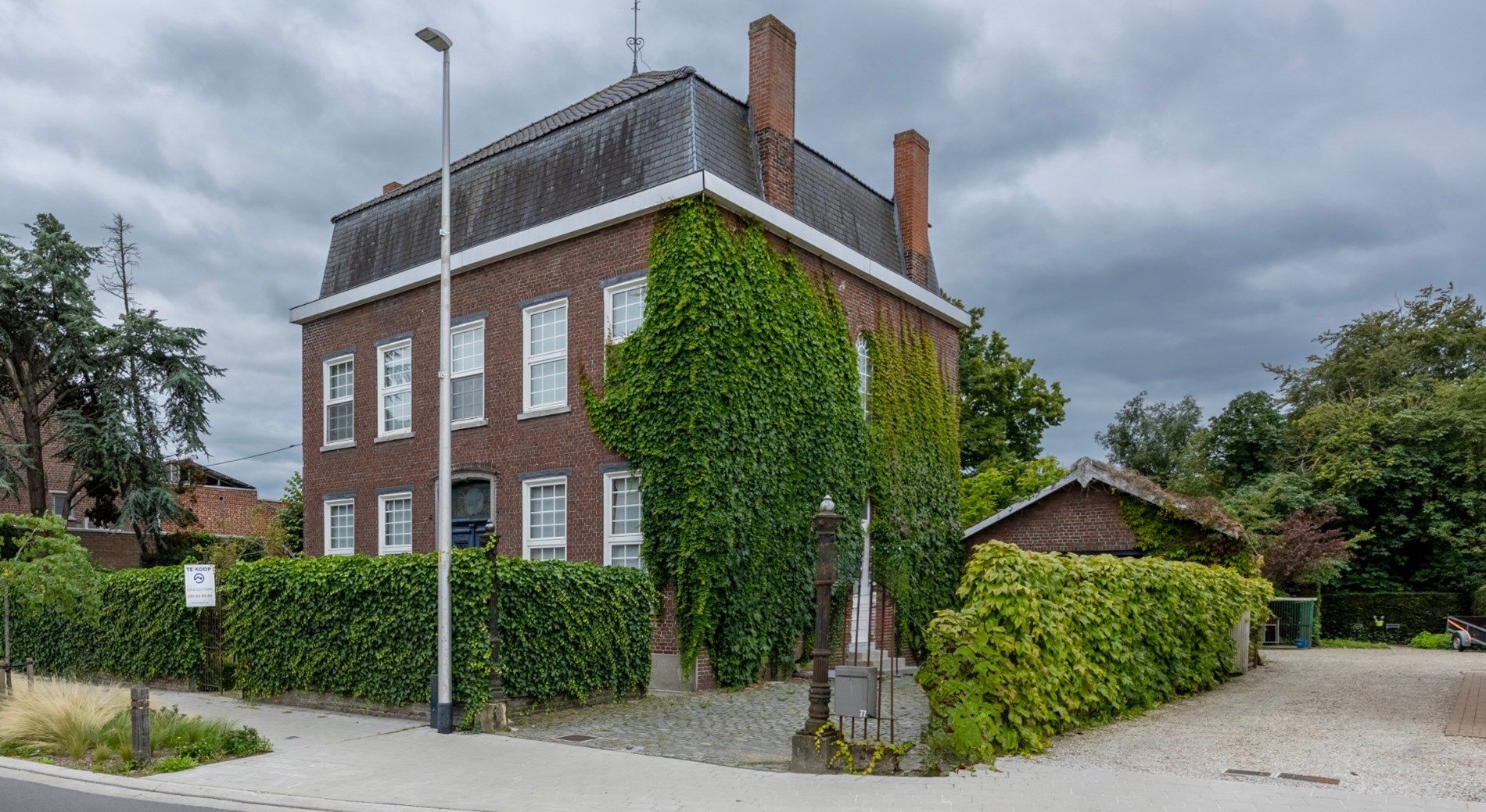 Herenhuis in Izegem met 3 slaapkamers, garage en  grote tuin. foto 1