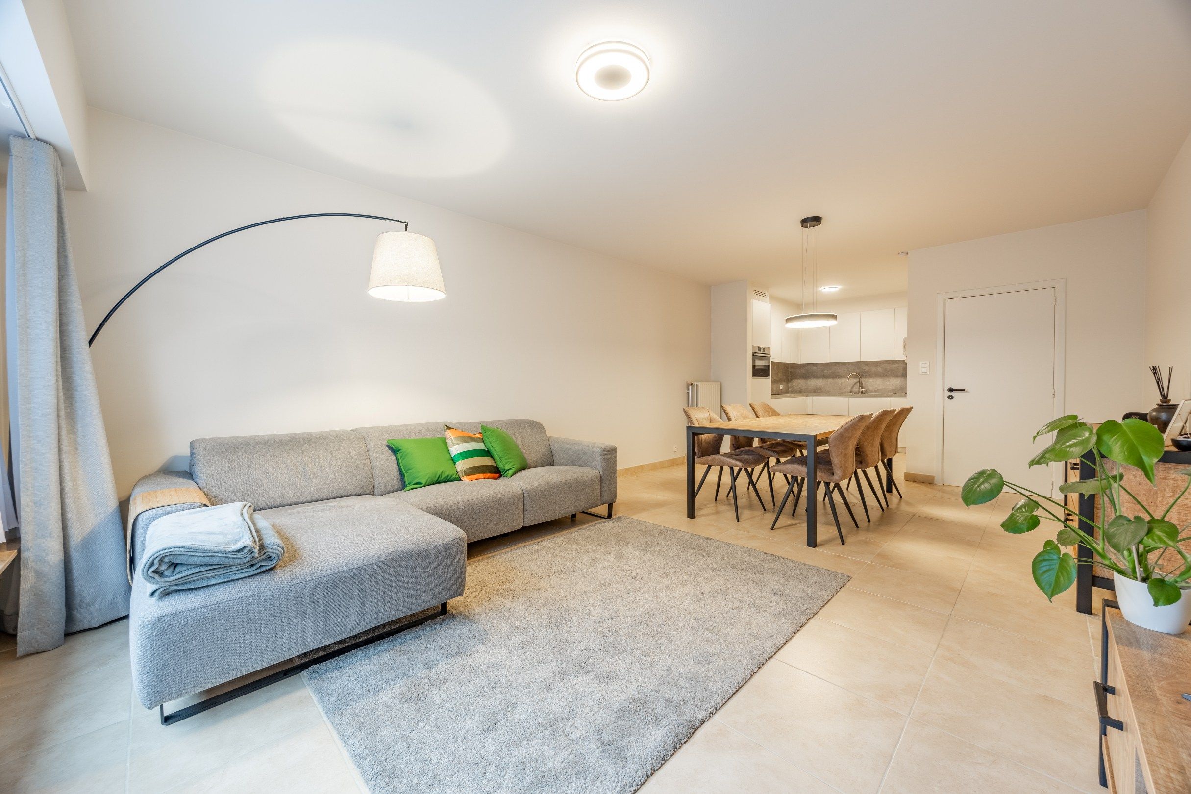 CENTRAAL GELEGEN APPARTEMENT MET GARAGE foto 3